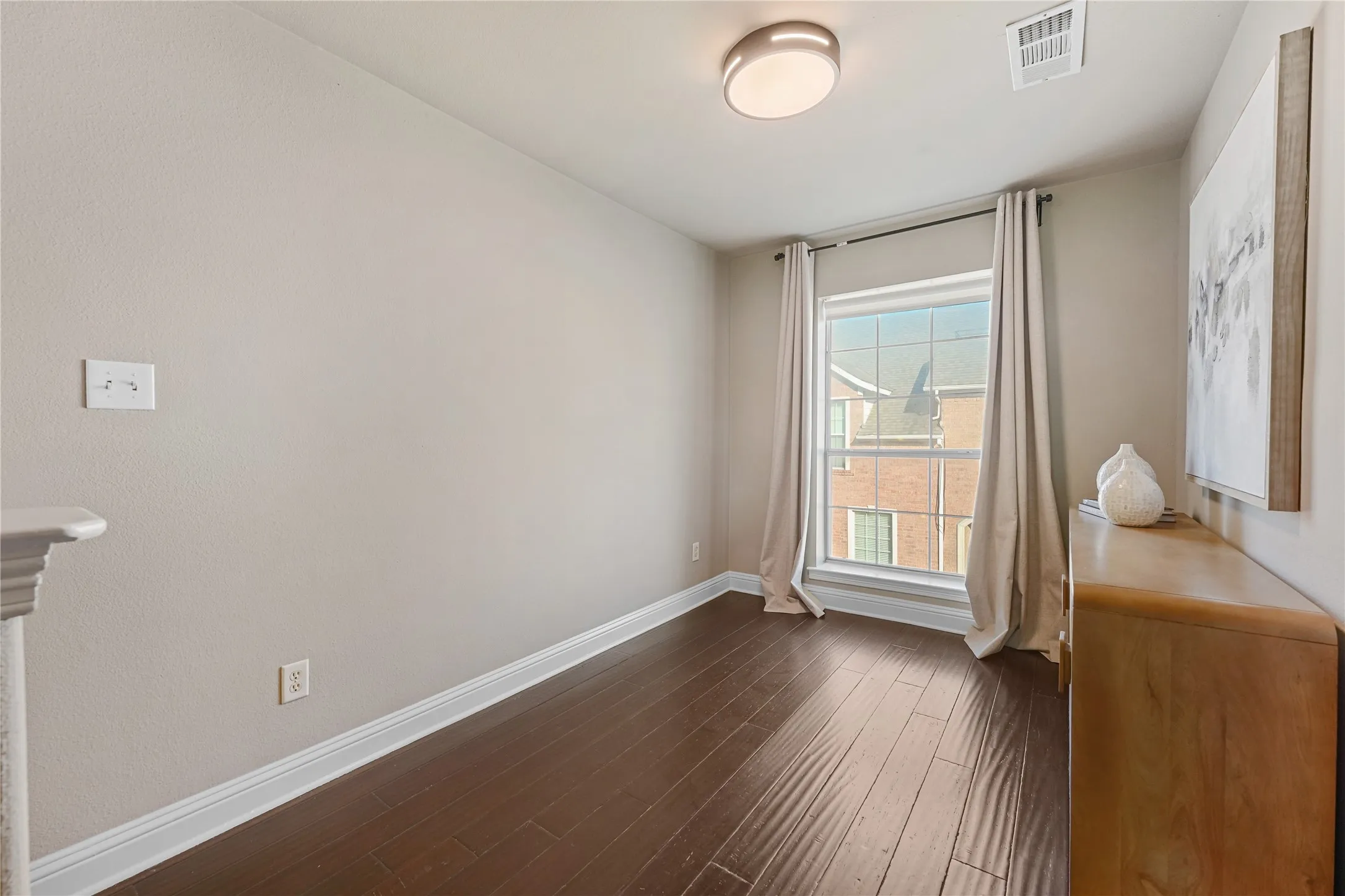 Townhouse For Rent in Dallas County , 4007 Brownstone Court, Dallas, Texas 75204, 3 Bedroom, 4 Bathroom, 2 Garage spaces, 2,413 Sqft, built in 2007, mls#21405675, Real Estate Agent in Dallas, Homes For Rent in Dallas county, Homes For Rent in Dallas, Realtor in Dallas Texas, Real Estate Brokerage Independent Realty Texas, Luminita Cordes Realtor