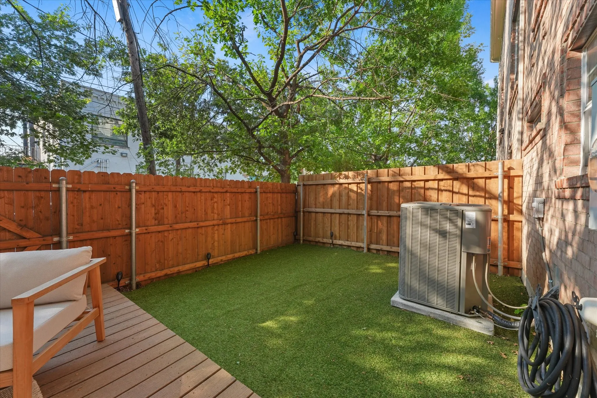 Townhouse For Rent in Dallas County , 4007 Brownstone Court, Dallas, Texas 75204, 3 Bedroom, 4 Bathroom, 2 Garage spaces, 2,413 Sqft, built in 2007, mls#21405675, Real Estate Agent in Dallas, Homes For Rent in Dallas county, Homes For Rent in Dallas, Realtor in Dallas Texas, Real Estate Brokerage Independent Realty Texas, Luminita Cordes Realtor