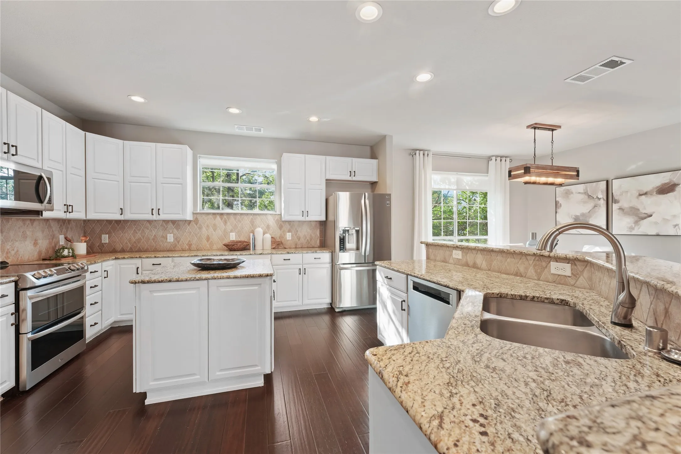 Townhouse For Rent in Dallas County , 4007 Brownstone Court, Dallas, Texas 75204, 3 Bedroom, 4 Bathroom, 2 Garage spaces, 2,413 Sqft, built in 2007, mls#21405675, Real Estate Agent in Dallas, Homes For Rent in Dallas county, Homes For Rent in Dallas, Realtor in Dallas Texas, Real Estate Brokerage Independent Realty Texas, Luminita Cordes Realtor