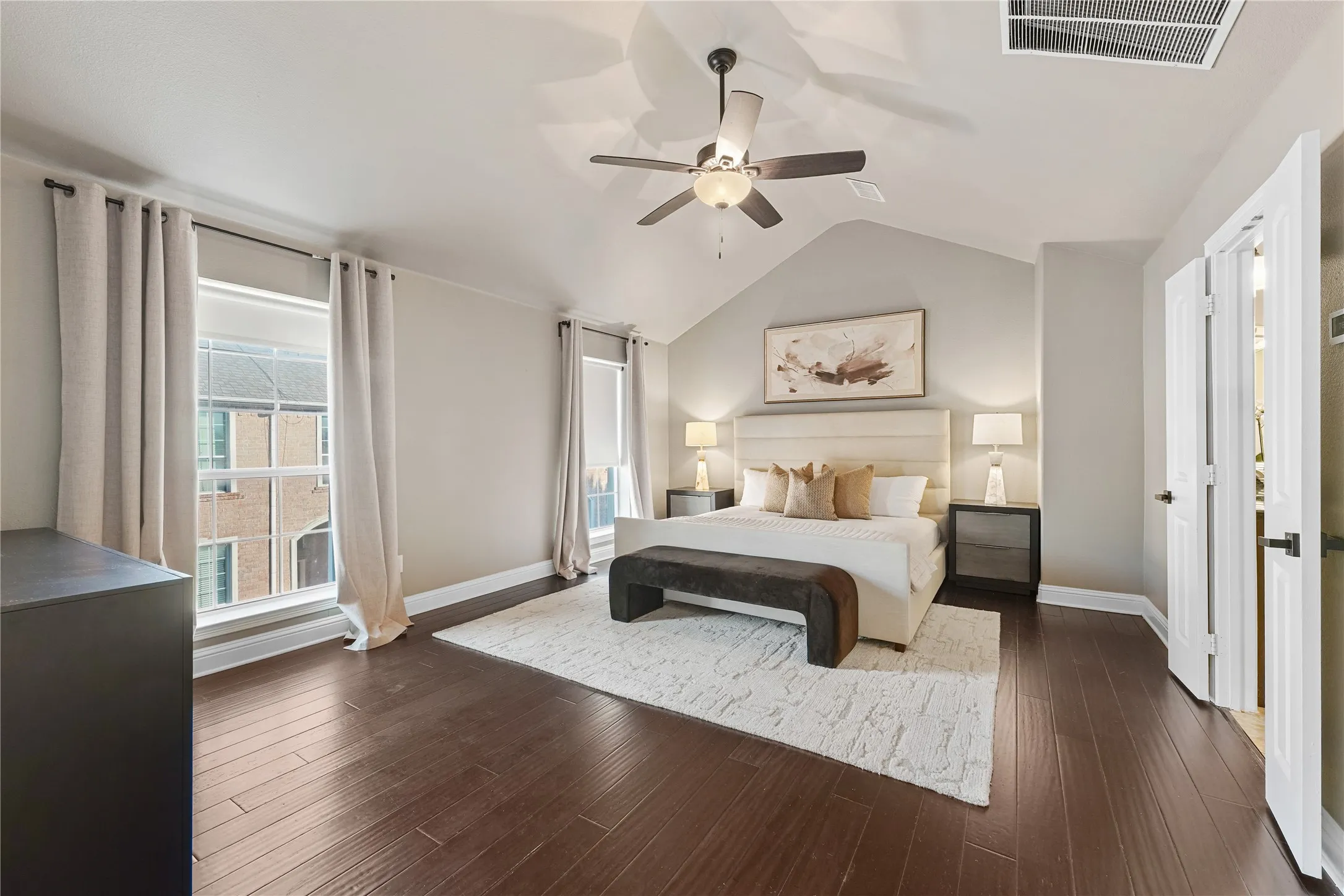 Townhouse For Rent in Dallas County , 4007 Brownstone Court, Dallas, Texas 75204, 3 Bedroom, 4 Bathroom, 2 Garage spaces, 2,413 Sqft, built in 2007, mls#21405675, Real Estate Agent in Dallas, Homes For Rent in Dallas county, Homes For Rent in Dallas, Realtor in Dallas Texas, Real Estate Brokerage Independent Realty Texas, Luminita Cordes Realtor