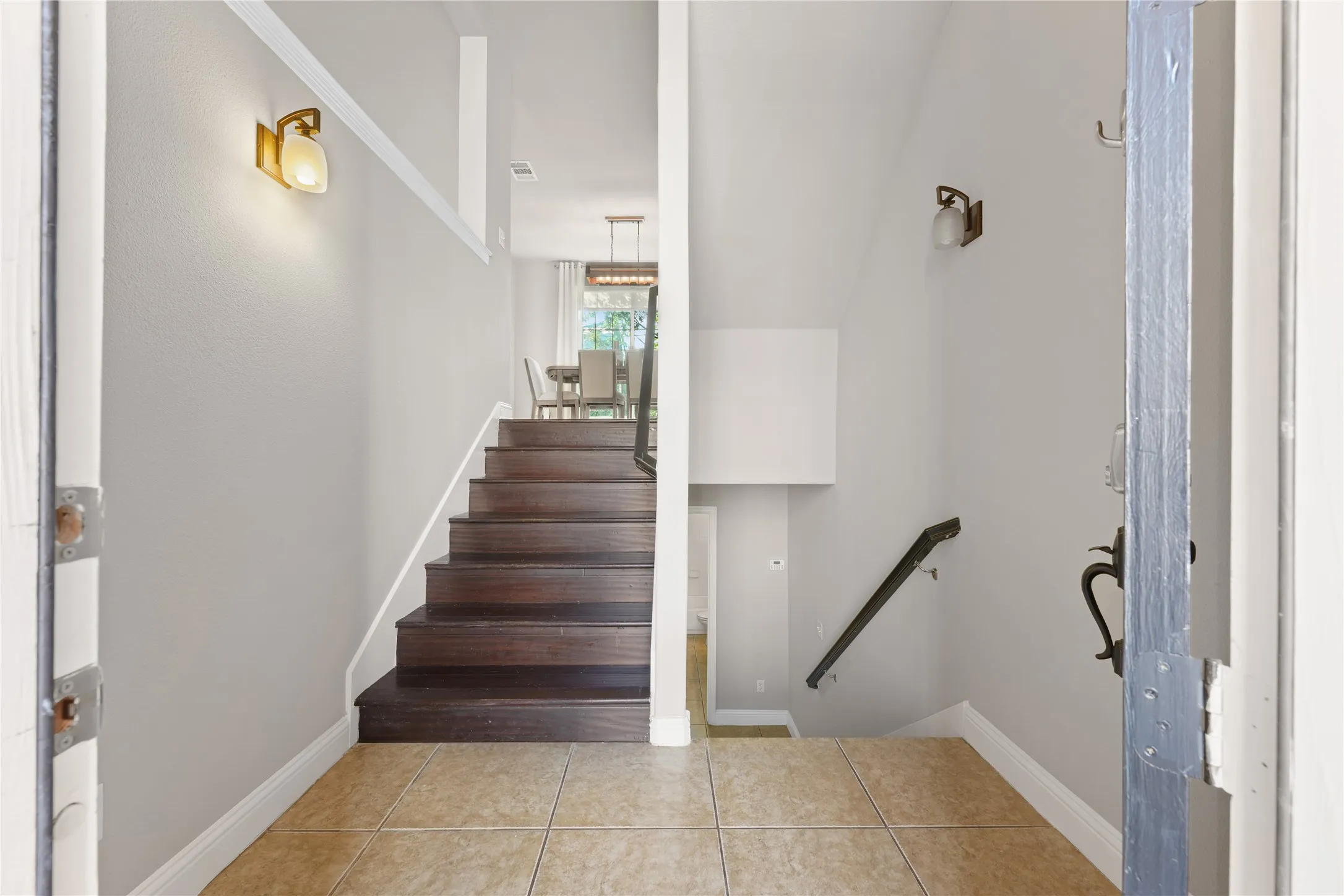 Townhouse For Rent in Dallas County , 4007 Brownstone Court, Dallas, Texas 75204, 3 Bedroom, 4 Bathroom, 2 Garage spaces, 2,413 Sqft, built in 2007, mls#21405675, Real Estate Agent in Dallas, Homes For Rent in Dallas county, Homes For Rent in Dallas, Realtor in Dallas Texas, Real Estate Brokerage Independent Realty Texas, Luminita Cordes Realtor