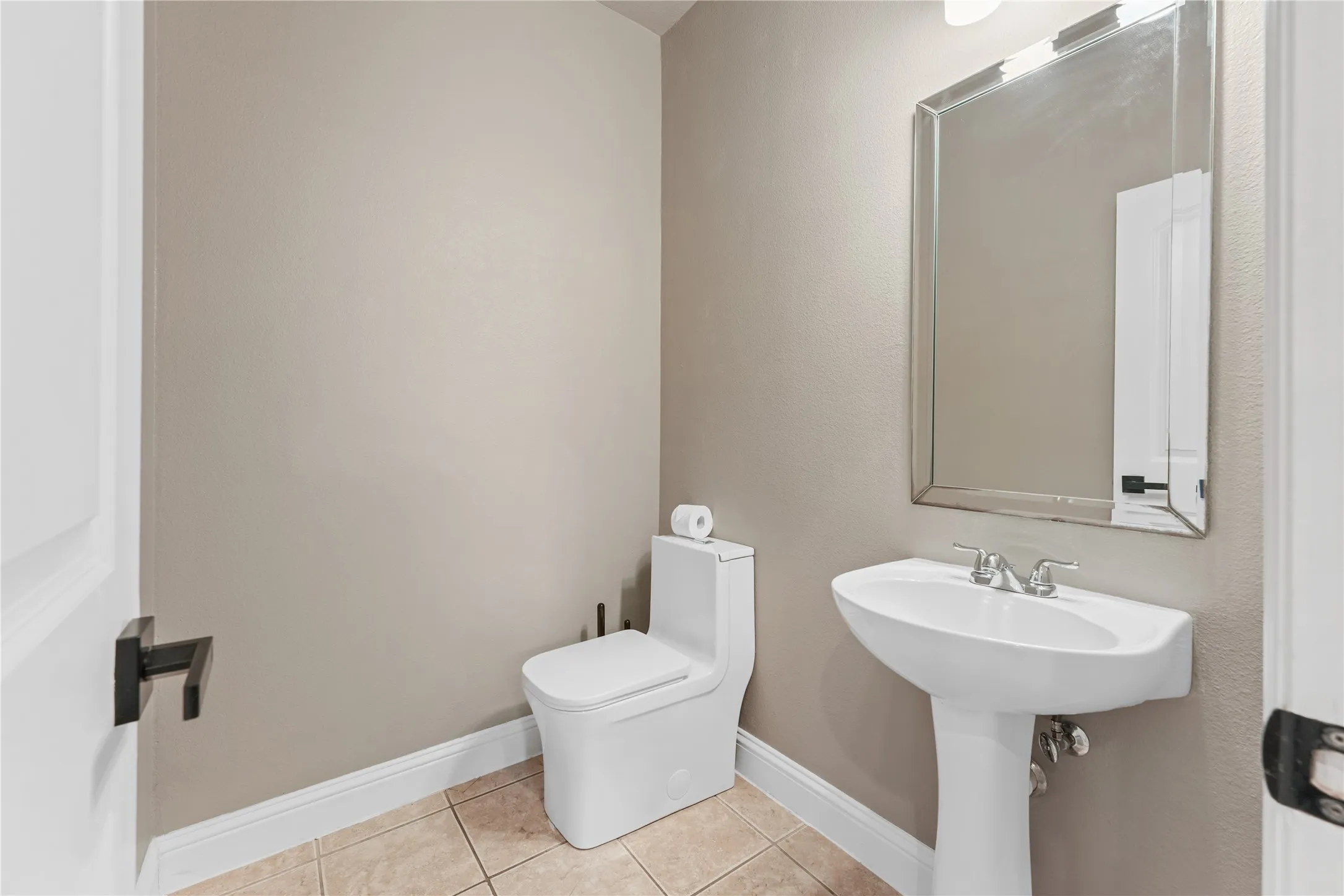 Townhouse For Rent in Dallas County , 4007 Brownstone Court, Dallas, Texas 75204, 3 Bedroom, 4 Bathroom, 2 Garage spaces, 2,413 Sqft, built in 2007, mls#21405675, Real Estate Agent in Dallas, Homes For Rent in Dallas county, Homes For Rent in Dallas, Realtor in Dallas Texas, Real Estate Brokerage Independent Realty Texas, Luminita Cordes Realtor