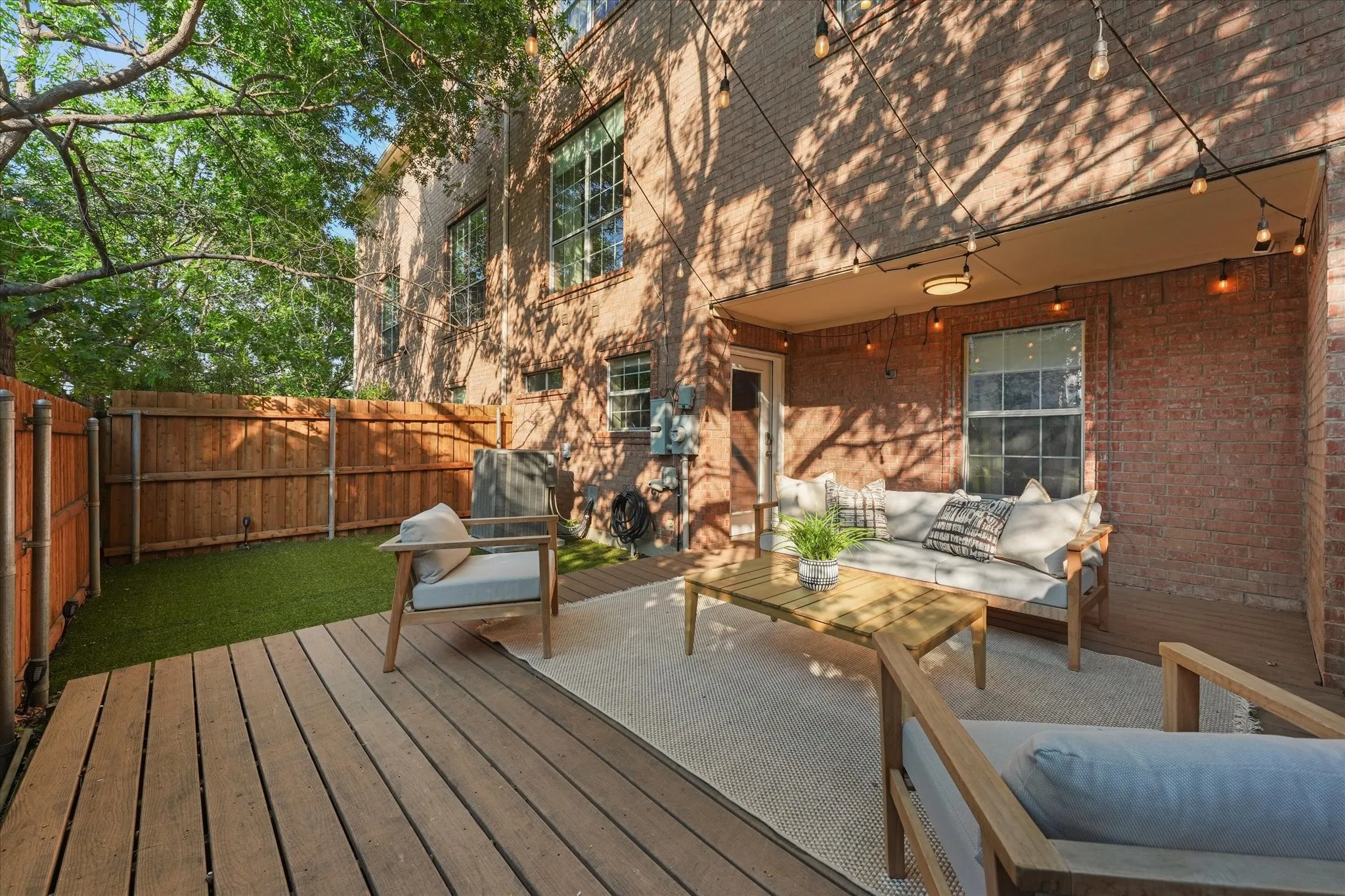 Townhouse For Rent in Dallas County , 4007 Brownstone Court, Dallas, Texas 75204, 3 Bedroom, 4 Bathroom, 2 Garage spaces, 2,413 Sqft, built in 2007, mls#21405675, Real Estate Agent in Dallas, Homes For Rent in Dallas county, Homes For Rent in Dallas, Realtor in Dallas Texas, Real Estate Brokerage Independent Realty Texas, Luminita Cordes Realtor