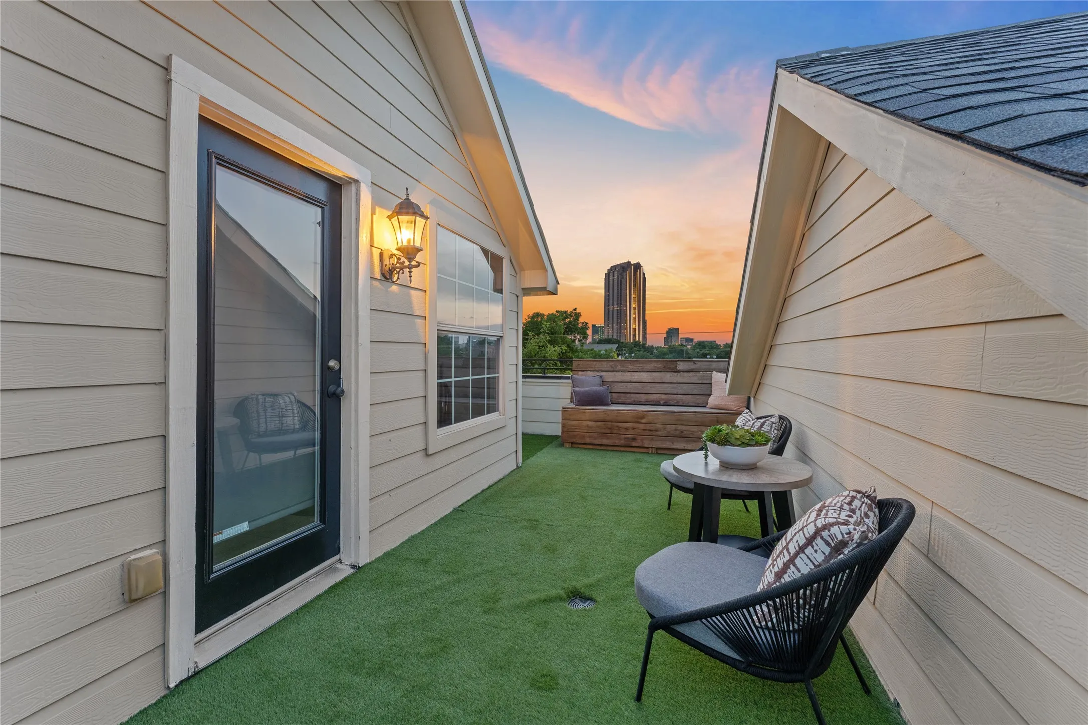 Townhouse For Rent in Dallas County , 4007 Brownstone Court, Dallas, Texas 75204, 3 Bedroom, 4 Bathroom, 2 Garage spaces, 2,413 Sqft, built in 2007, mls#21405675, Real Estate Agent in Dallas, Homes For Rent in Dallas county, Homes For Rent in Dallas, Realtor in Dallas Texas, Real Estate Brokerage Independent Realty Texas, Luminita Cordes Realtor