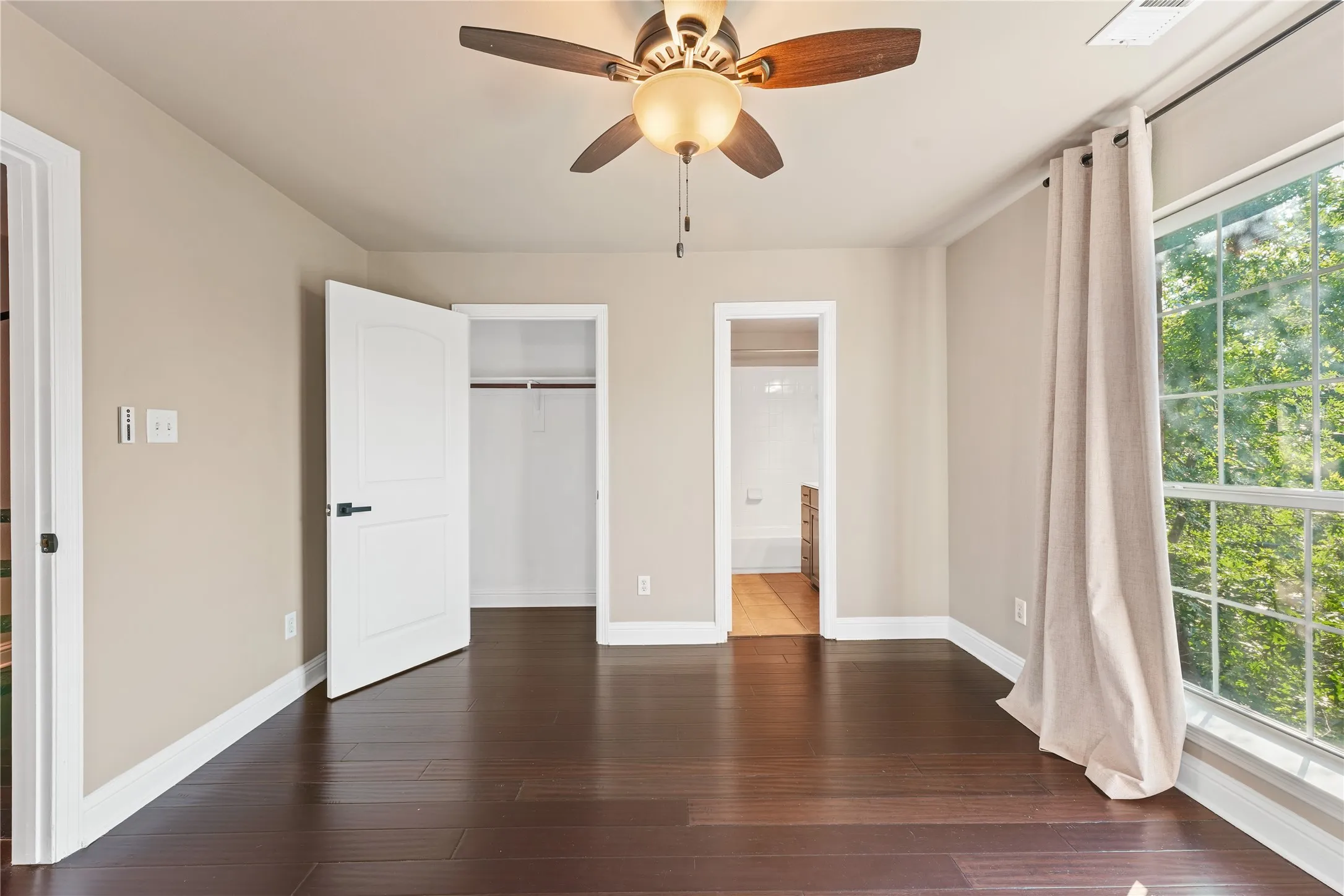 Townhouse For Rent in Dallas County , 4007 Brownstone Court, Dallas, Texas 75204, 3 Bedroom, 4 Bathroom, 2 Garage spaces, 2,413 Sqft, built in 2007, mls#21405675, Real Estate Agent in Dallas, Homes For Rent in Dallas county, Homes For Rent in Dallas, Realtor in Dallas Texas, Real Estate Brokerage Independent Realty Texas, Luminita Cordes Realtor