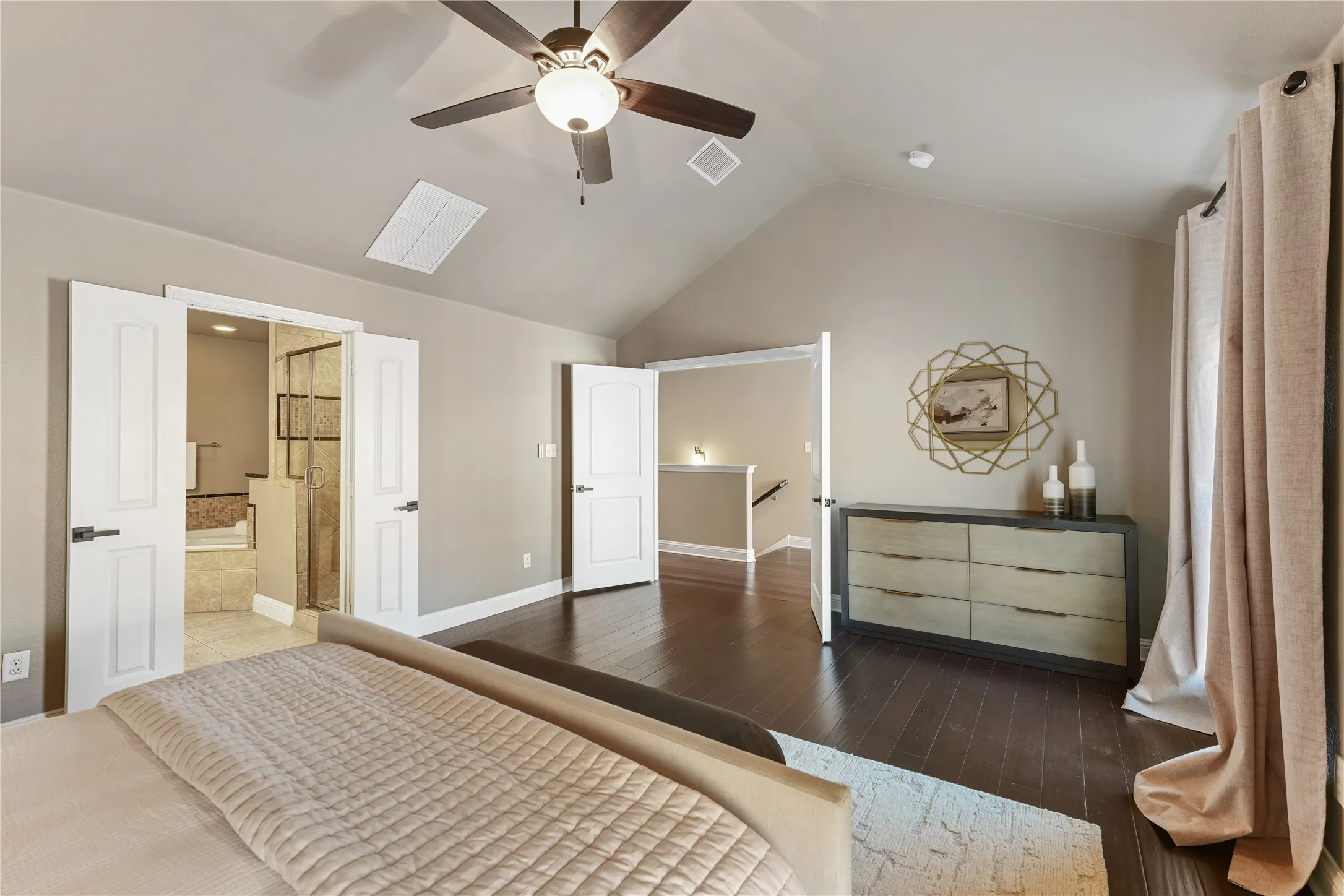 Townhouse For Rent in Dallas County , 4007 Brownstone Court, Dallas, Texas 75204, 3 Bedroom, 4 Bathroom, 2 Garage spaces, 2,413 Sqft, built in 2007, mls#21405675, Real Estate Agent in Dallas, Homes For Rent in Dallas county, Homes For Rent in Dallas, Realtor in Dallas Texas, Real Estate Brokerage Independent Realty Texas, Luminita Cordes Realtor