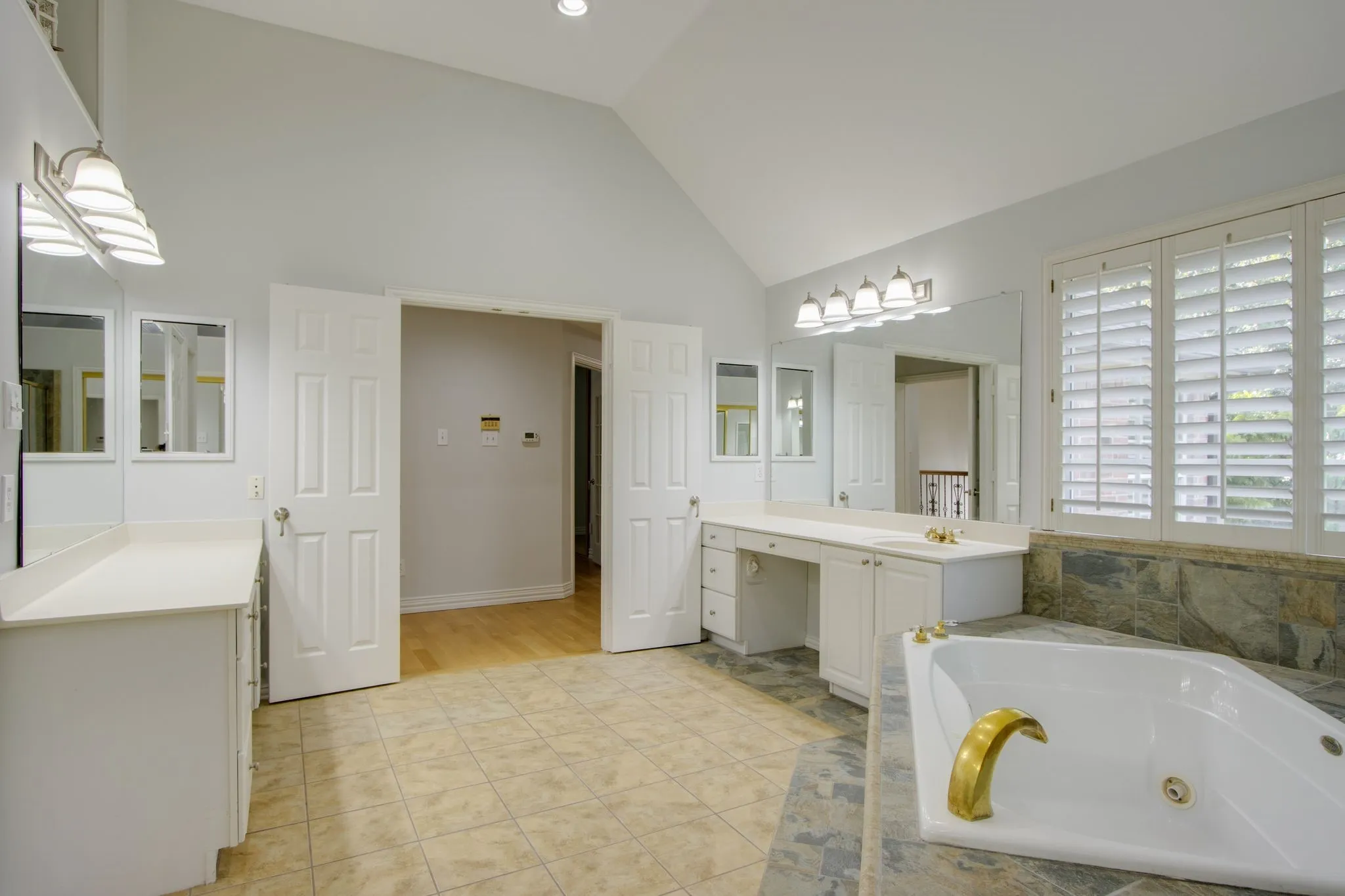 Single Family Residence For Sale in Dallas County , 210 Chinaberry Way, Coppell, Texas 75019, 5 Bedroom, 4 Bathroom, 2 Garage spaces, 4,005 Sqft, built in 1992, mls#21409043, Real Estate Agent in Coppell, Homes For Sale in Dallas county, Homes For Sale in Coppell, Realtor in Coppell Texas, Real Estate Brokerage Independent Realty Texas, Luminita Cordes Realtor