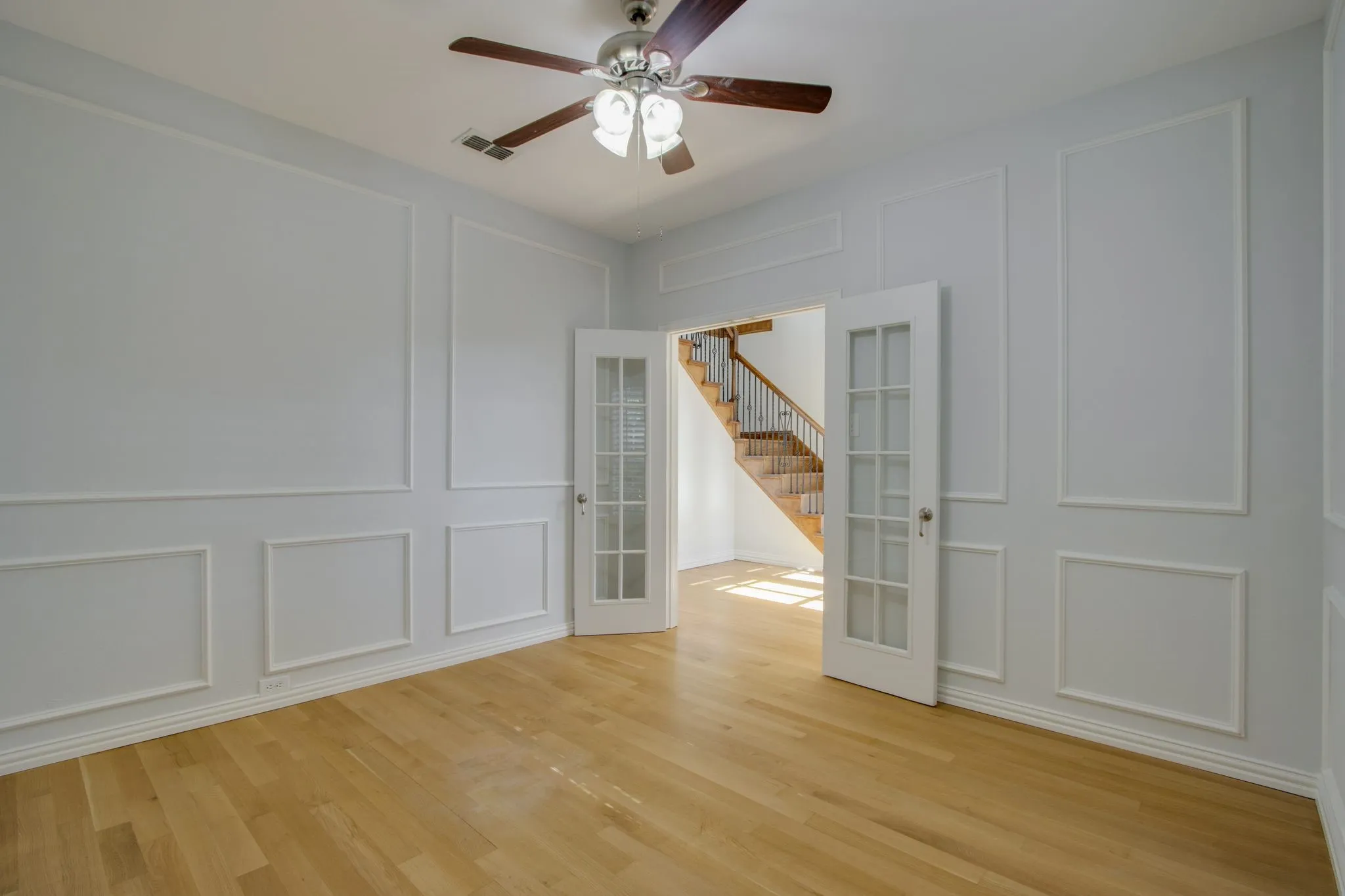 Single Family Residence For Sale in Dallas County , 210 Chinaberry Way, Coppell, Texas 75019, 5 Bedroom, 4 Bathroom, 2 Garage spaces, 4,005 Sqft, built in 1992, mls#21409043, Real Estate Agent in Coppell, Homes For Sale in Dallas county, Homes For Sale in Coppell, Realtor in Coppell Texas, Real Estate Brokerage Independent Realty Texas, Luminita Cordes Realtor