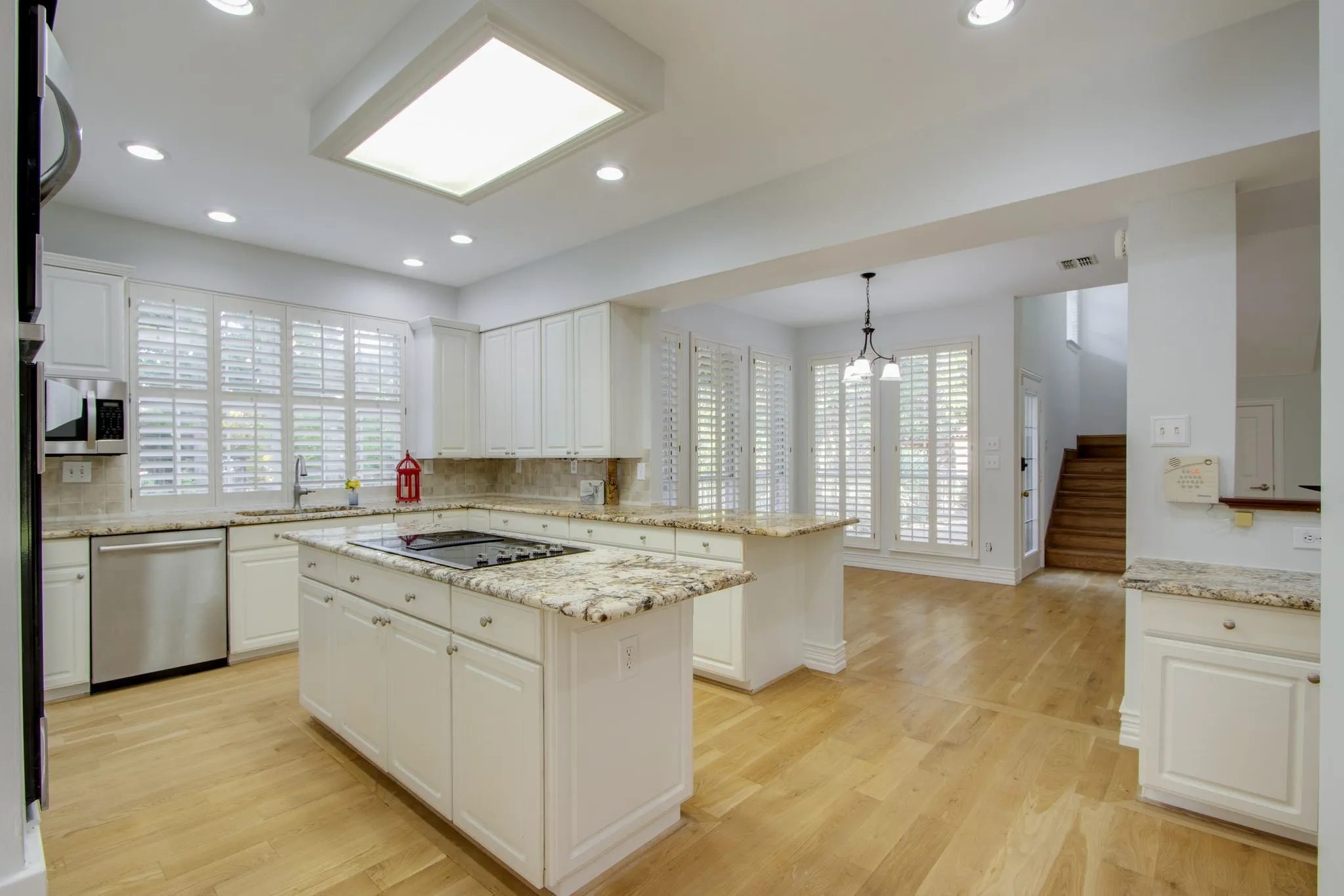 Single Family Residence For Sale in Dallas County , 210 Chinaberry Way, Coppell, Texas 75019, 5 Bedroom, 4 Bathroom, 2 Garage spaces, 4,005 Sqft, built in 1992, mls#21409043, Real Estate Agent in Coppell, Homes For Sale in Dallas county, Homes For Sale in Coppell, Realtor in Coppell Texas, Real Estate Brokerage Independent Realty Texas, Luminita Cordes Realtor