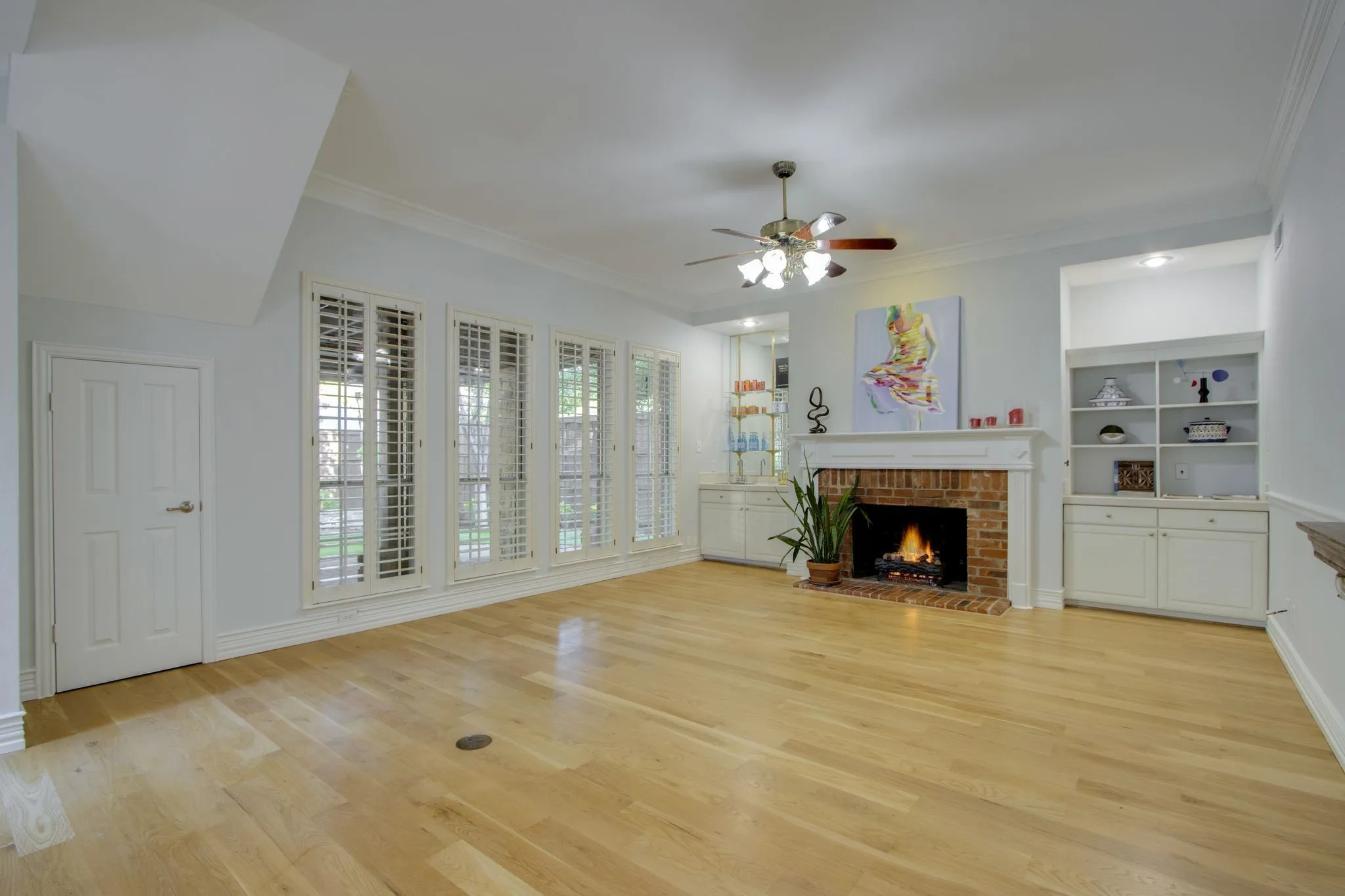 Single Family Residence For Sale in Dallas County , 210 Chinaberry Way, Coppell, Texas 75019, 5 Bedroom, 4 Bathroom, 2 Garage spaces, 4,005 Sqft, built in 1992, mls#21409043, Real Estate Agent in Coppell, Homes For Sale in Dallas county, Homes For Sale in Coppell, Realtor in Coppell Texas, Real Estate Brokerage Independent Realty Texas, Luminita Cordes Realtor