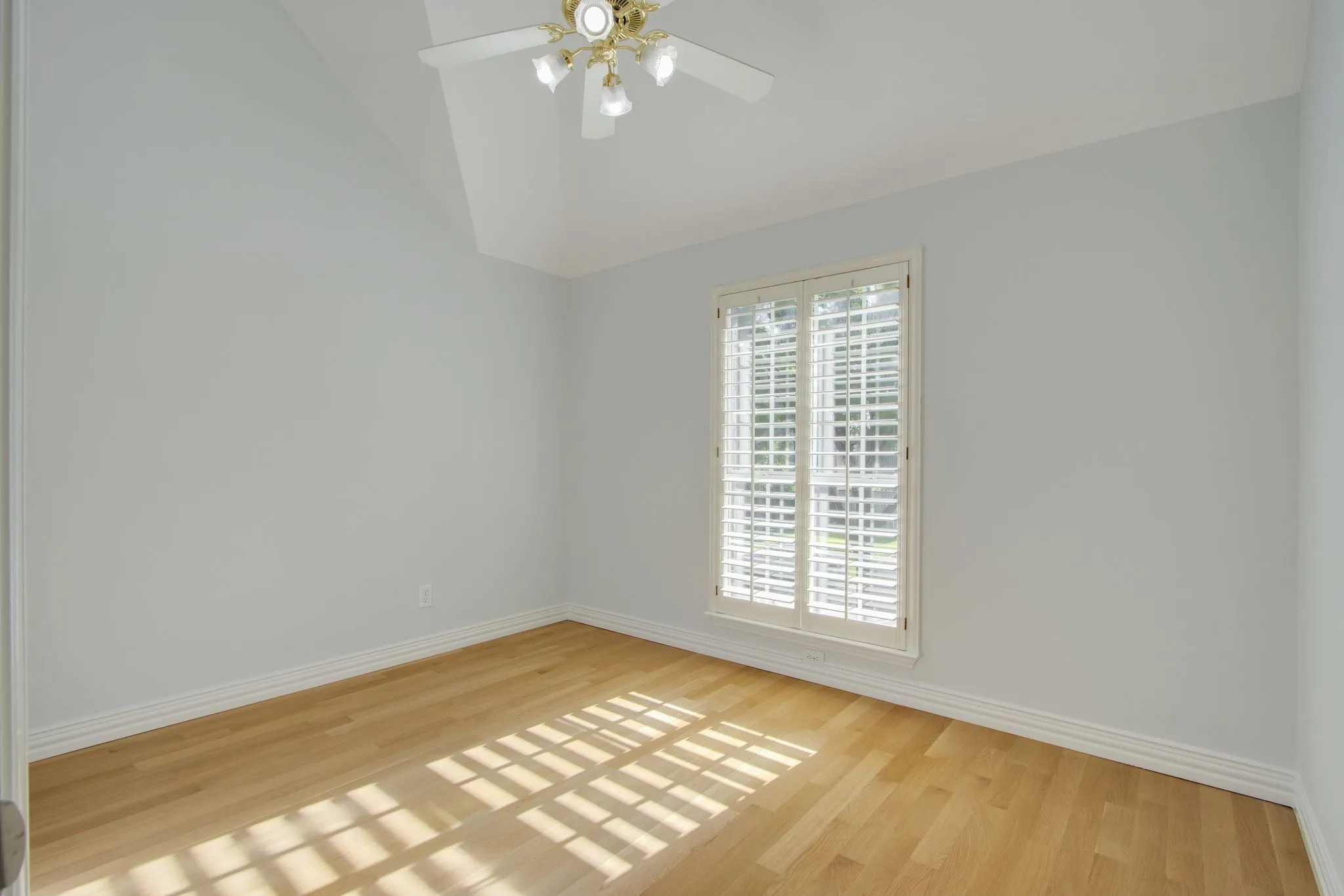 Single Family Residence For Sale in Dallas County , 210 Chinaberry Way, Coppell, Texas 75019, 5 Bedroom, 4 Bathroom, 2 Garage spaces, 4,005 Sqft, built in 1992, mls#21409043, Real Estate Agent in Coppell, Homes For Sale in Dallas county, Homes For Sale in Coppell, Realtor in Coppell Texas, Real Estate Brokerage Independent Realty Texas, Luminita Cordes Realtor