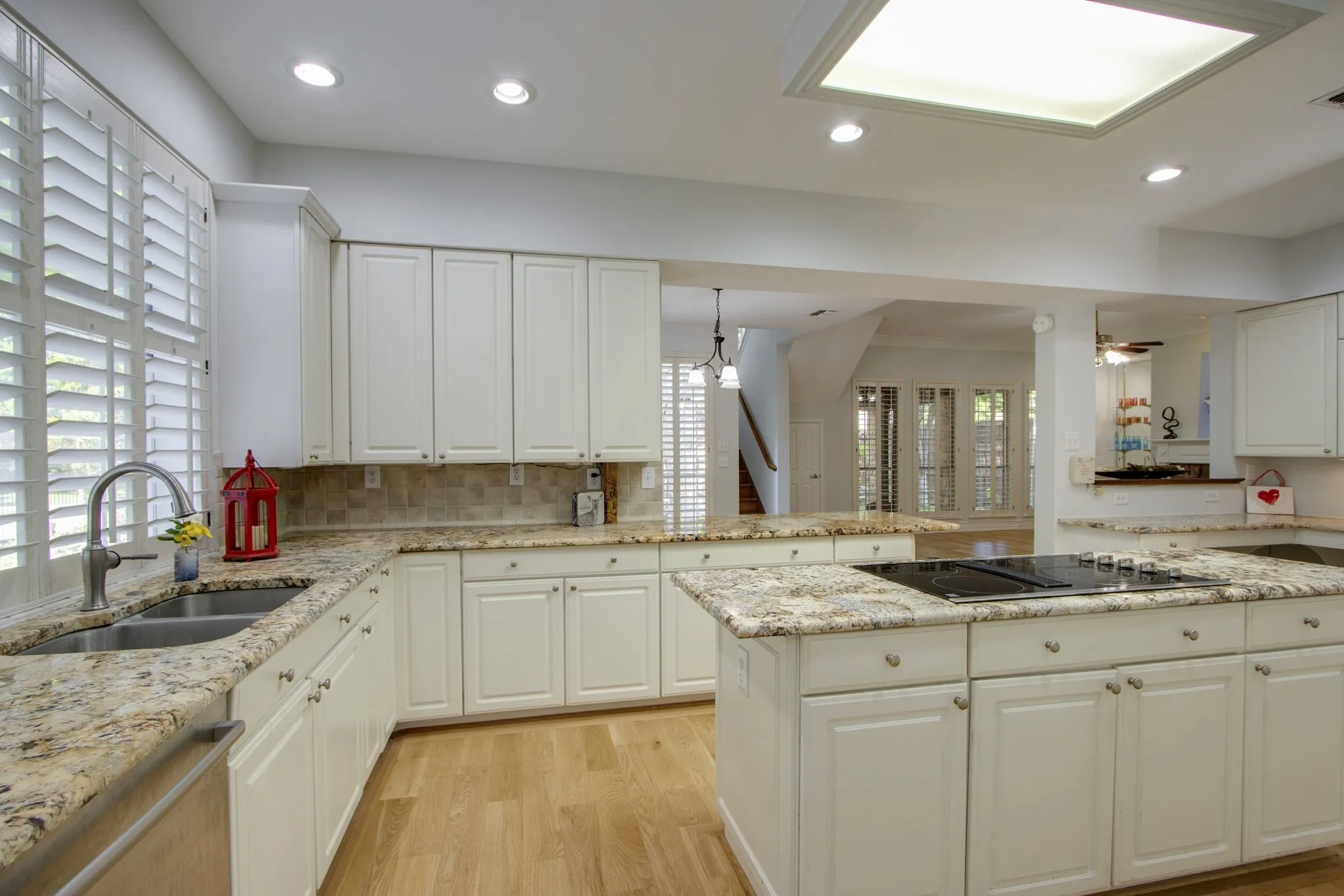 Single Family Residence For Sale in Dallas County , 210 Chinaberry Way, Coppell, Texas 75019, 5 Bedroom, 4 Bathroom, 2 Garage spaces, 4,005 Sqft, built in 1992, mls#21409043, Real Estate Agent in Coppell, Homes For Sale in Dallas county, Homes For Sale in Coppell, Realtor in Coppell Texas, Real Estate Brokerage Independent Realty Texas, Luminita Cordes Realtor