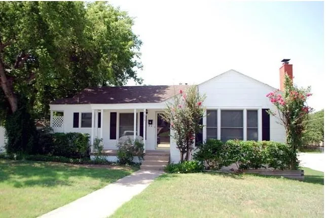 Single Family Residence For Rent