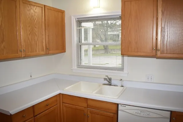Single Family Residence For Rent in Tarrant County , 3833 Dexter Avenue, Fort Worth, Texas 76107, 2 Bedroom, 1 Bathroom, 1 Garage spaces, 975 Sqft, built in 1946, mls#21409040, Real Estate Agent in Fort Worth, Homes For Rent in Tarrant county, Homes For Rent in Fort Worth, Realtor in Fort Worth Texas, Real Estate Brokerage Independent Realty Texas, Luminita Cordes Realtor