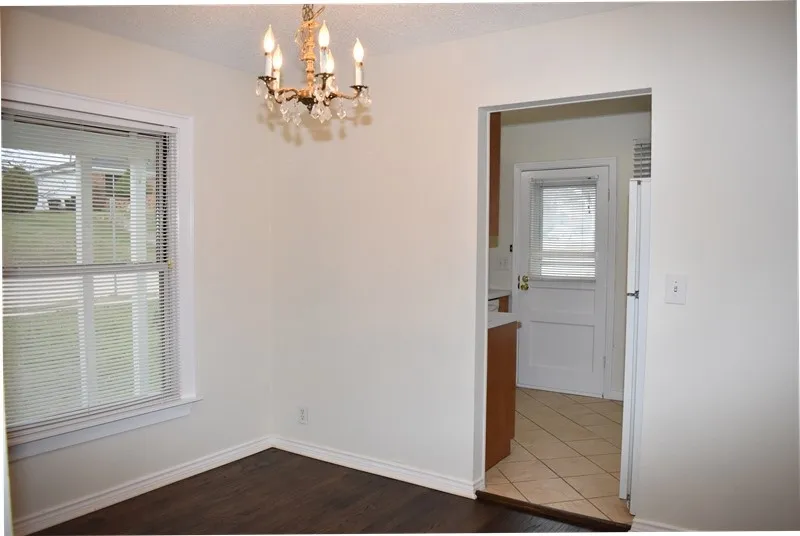 Single Family Residence For Rent in Tarrant County , 3833 Dexter Avenue, Fort Worth, Texas 76107, 2 Bedroom, 1 Bathroom, 1 Garage spaces, 975 Sqft, built in 1946, mls#21409040, Real Estate Agent in Fort Worth, Homes For Rent in Tarrant county, Homes For Rent in Fort Worth, Realtor in Fort Worth Texas, Real Estate Brokerage Independent Realty Texas, Luminita Cordes Realtor