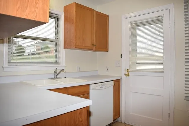 Single Family Residence For Rent in Tarrant County , 3833 Dexter Avenue, Fort Worth, Texas 76107, 2 Bedroom, 1 Bathroom, 1 Garage spaces, 975 Sqft, built in 1946, mls#21409040, Real Estate Agent in Fort Worth, Homes For Rent in Tarrant county, Homes For Rent in Fort Worth, Realtor in Fort Worth Texas, Real Estate Brokerage Independent Realty Texas, Luminita Cordes Realtor