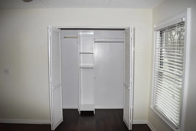 Single Family Residence For Rent in Tarrant County , 3833 Dexter Avenue, Fort Worth, Texas 76107, 2 Bedroom, 1 Bathroom, 1 Garage spaces, 975 Sqft, built in 1946, mls#21409040, Real Estate Agent in Fort Worth, Homes For Rent in Tarrant county, Homes For Rent in Fort Worth, Realtor in Fort Worth Texas, Real Estate Brokerage Independent Realty Texas, Luminita Cordes Realtor