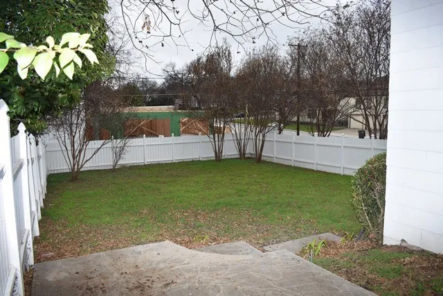 Single Family Residence For Rent in Tarrant County , 3833 Dexter Avenue, Fort Worth, Texas 76107, 2 Bedroom, 1 Bathroom, 1 Garage spaces, 975 Sqft, built in 1946, mls#21409040, Real Estate Agent in Fort Worth, Homes For Rent in Tarrant county, Homes For Rent in Fort Worth, Realtor in Fort Worth Texas, Real Estate Brokerage Independent Realty Texas, Luminita Cordes Realtor