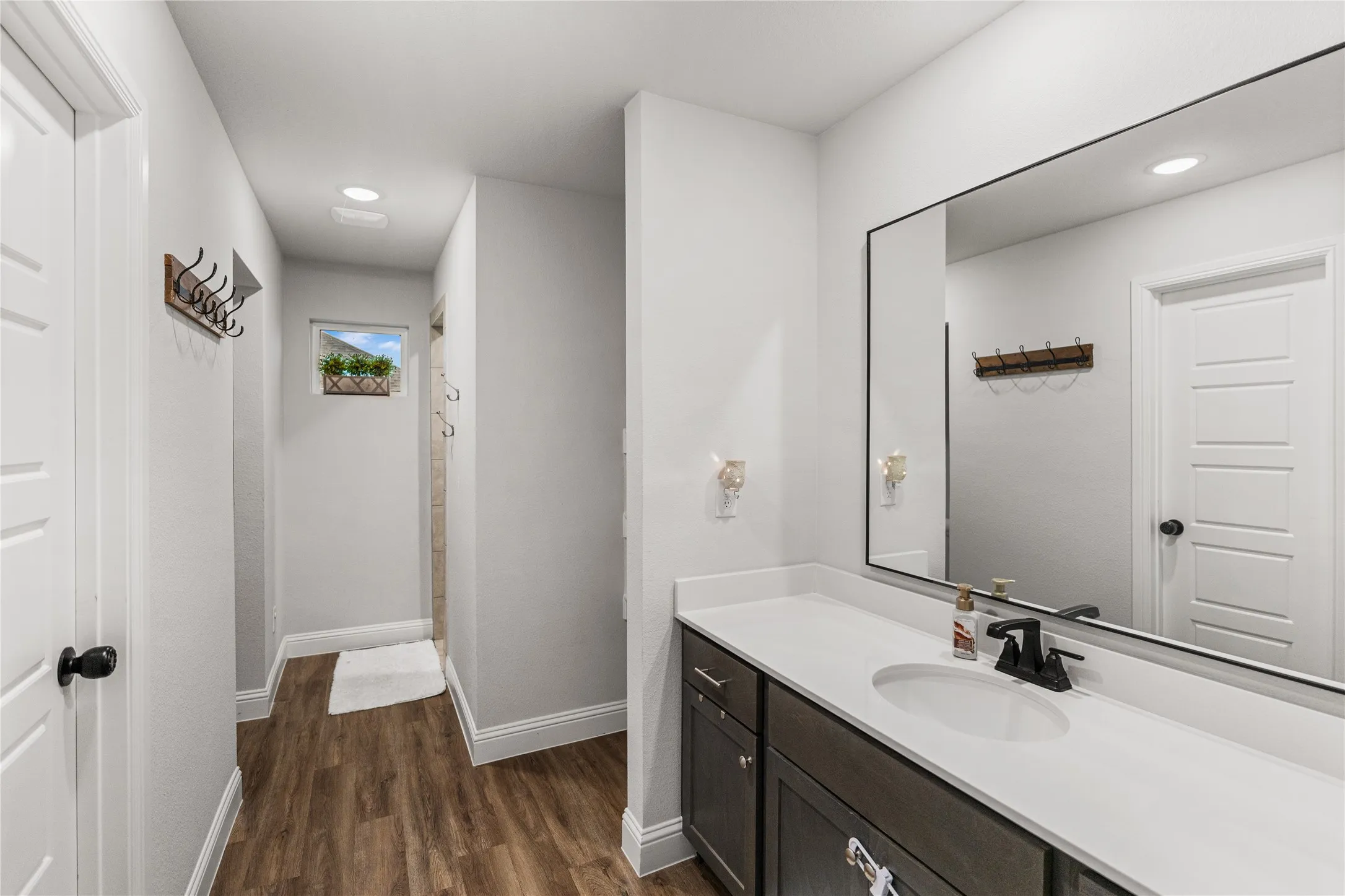 Single Family Residence For Sale in Cooke County , 106 Palamino Dr, Lindsay, Texas 76250, 3 Bedroom, 2 Bathroom, 2 Garage spaces, 1,385 Sqft, built in 2022, mls#21407852, Real Estate Agent in Lindsay, Homes For Sale in Cooke county, Homes For Sale in Lindsay, Realtor in Lindsay Texas, Real Estate Brokerage Independent Realty Texas, Luminita Cordes Realtor