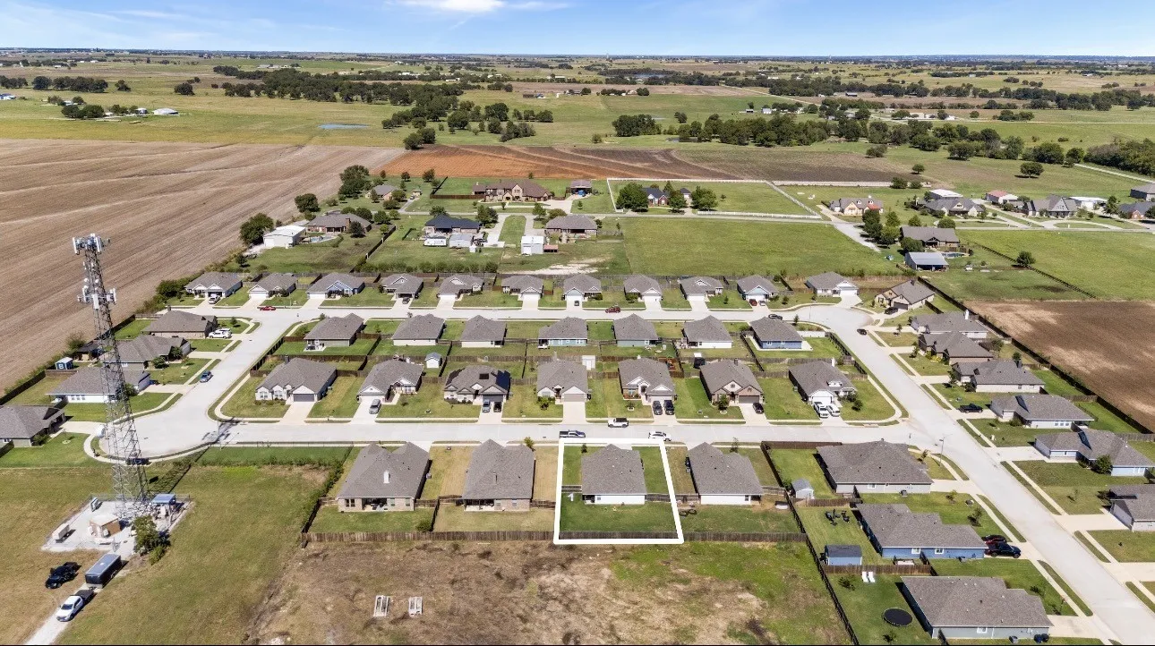 Single Family Residence For Sale in Cooke County , 106 Palamino Dr, Lindsay, Texas 76250, 3 Bedroom, 2 Bathroom, 2 Garage spaces, 1,385 Sqft, built in 2022, mls#21407852, Real Estate Agent in Lindsay, Homes For Sale in Cooke county, Homes For Sale in Lindsay, Realtor in Lindsay Texas, Real Estate Brokerage Independent Realty Texas, Luminita Cordes Realtor