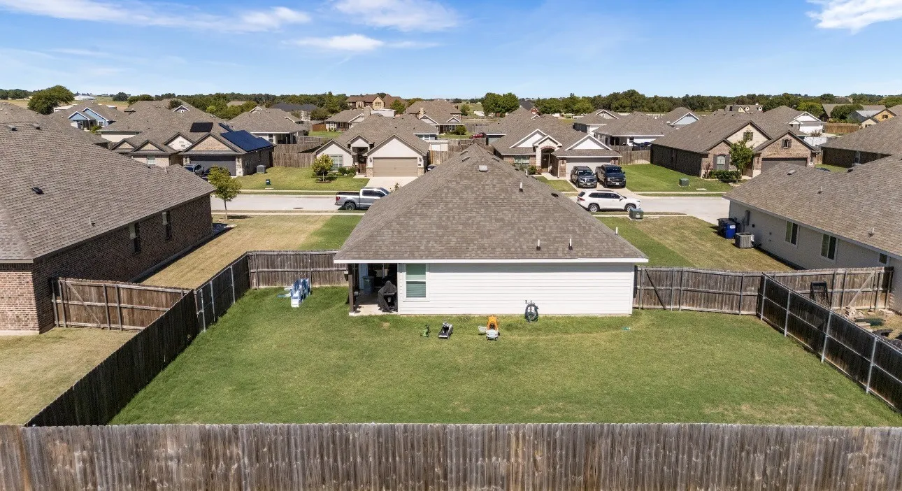 Single Family Residence For Sale in Cooke County , 106 Palamino Dr, Lindsay, Texas 76250, 3 Bedroom, 2 Bathroom, 2 Garage spaces, 1,385 Sqft, built in 2022, mls#21407852, Real Estate Agent in Lindsay, Homes For Sale in Cooke county, Homes For Sale in Lindsay, Realtor in Lindsay Texas, Real Estate Brokerage Independent Realty Texas, Luminita Cordes Realtor