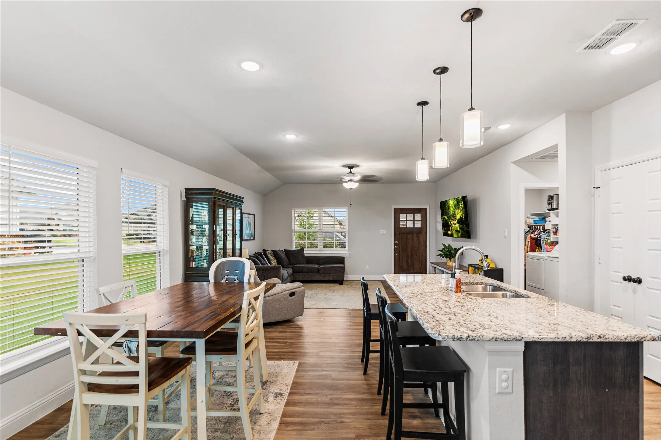 Single Family Residence For Sale in Cooke County , 106 Palamino Dr, Lindsay, Texas 76250, 3 Bedroom, 2 Bathroom, 2 Garage spaces, 1,385 Sqft, built in 2022, mls#21407852, Real Estate Agent in Lindsay, Homes For Sale in Cooke county, Homes For Sale in Lindsay, Realtor in Lindsay Texas, Real Estate Brokerage Independent Realty Texas, Luminita Cordes Realtor