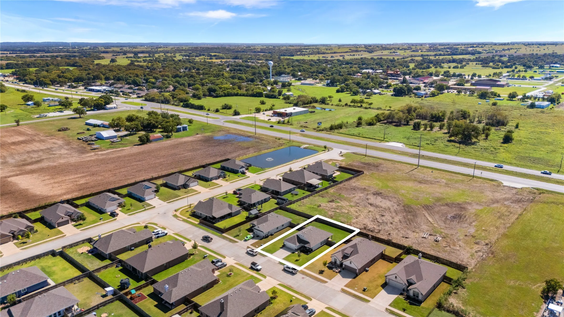 Single Family Residence For Sale in Cooke County , 106 Palamino Dr, Lindsay, Texas 76250, 3 Bedroom, 2 Bathroom, 2 Garage spaces, 1,385 Sqft, built in 2022, mls#21407852, Real Estate Agent in Lindsay, Homes For Sale in Cooke county, Homes For Sale in Lindsay, Realtor in Lindsay Texas, Real Estate Brokerage Independent Realty Texas, Luminita Cordes Realtor