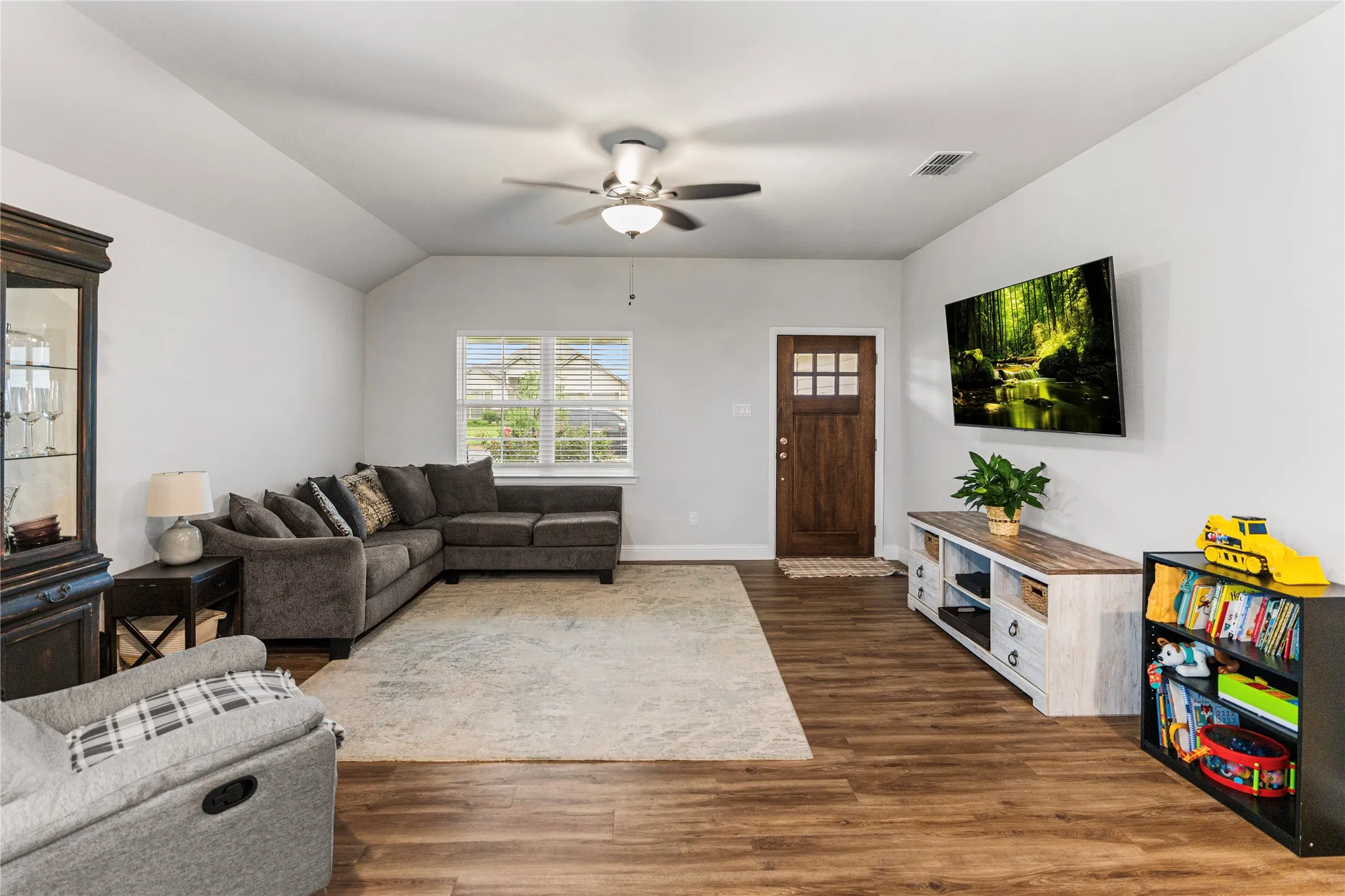 Single Family Residence For Sale in Cooke County , 106 Palamino Dr, Lindsay, Texas 76250, 3 Bedroom, 2 Bathroom, 2 Garage spaces, 1,385 Sqft, built in 2022, mls#21407852, Real Estate Agent in Lindsay, Homes For Sale in Cooke county, Homes For Sale in Lindsay, Realtor in Lindsay Texas, Real Estate Brokerage Independent Realty Texas, Luminita Cordes Realtor