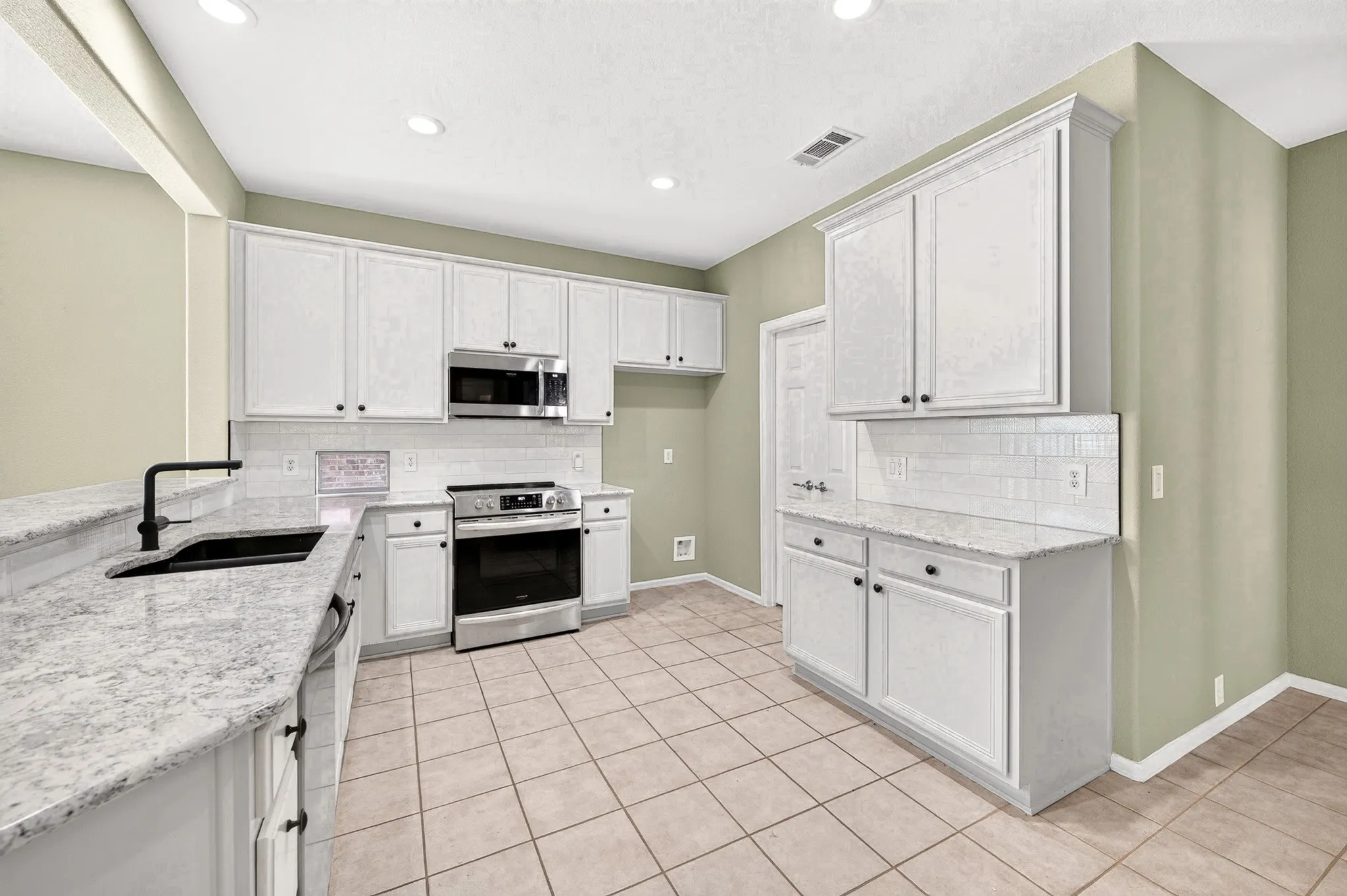 Single Family Residence For Sale in Denton County , 3805 Pineoak Lane, Denton, Texas 76210, 2 Bedroom, 2 Bathroom, 2 Garage spaces, 1,757 Sqft, built in 2007, mls#21408817, Real Estate Agent in Denton, Homes For Sale in Denton county, Homes For Sale in Denton, Realtor in Denton Texas, Real Estate Brokerage Independent Realty Texas, Luminita Cordes Realtor