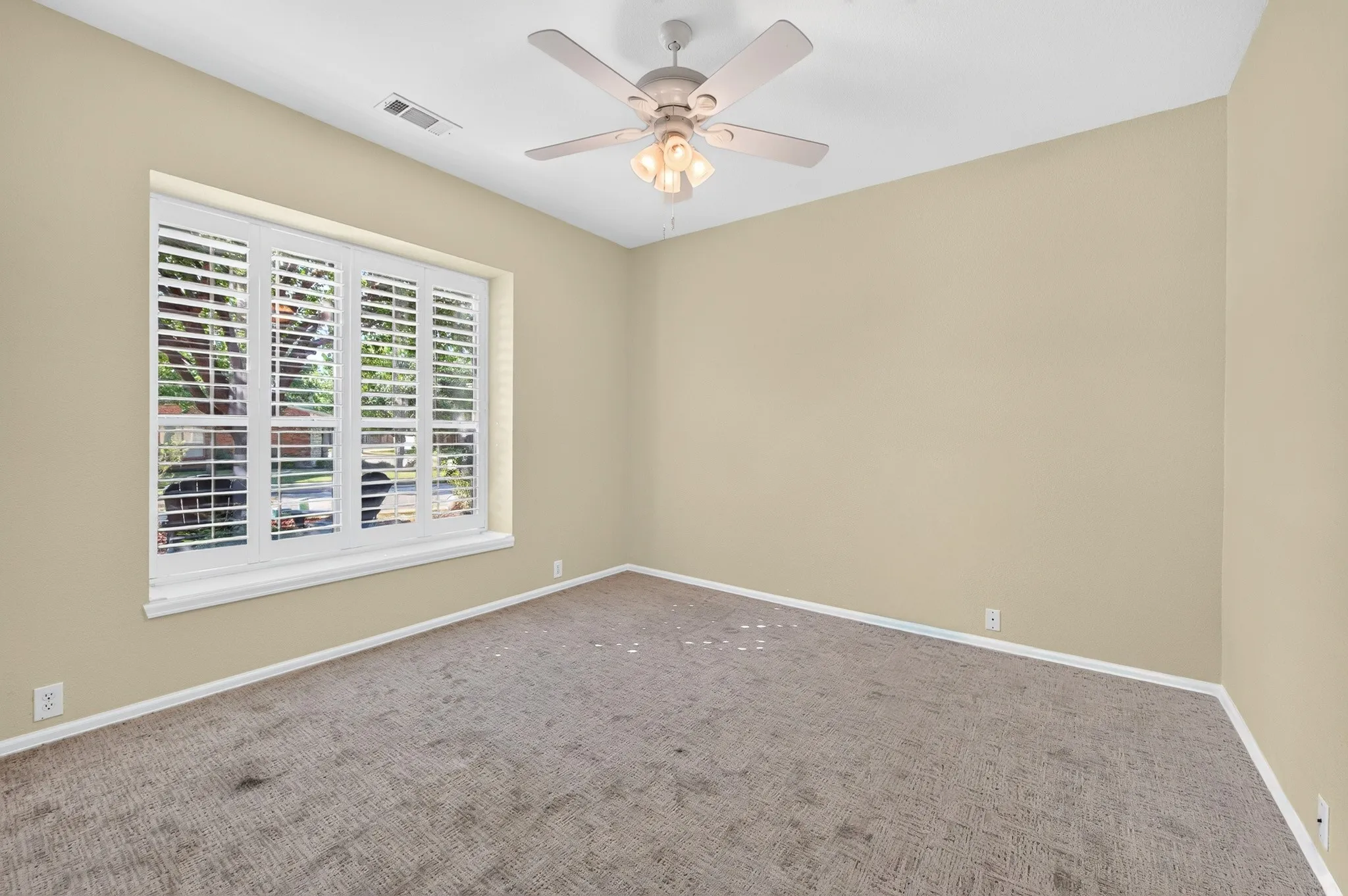 Single Family Residence For Sale in Denton County , 3805 Pineoak Lane, Denton, Texas 76210, 2 Bedroom, 2 Bathroom, 2 Garage spaces, 1,757 Sqft, built in 2007, mls#21408817, Real Estate Agent in Denton, Homes For Sale in Denton county, Homes For Sale in Denton, Realtor in Denton Texas, Real Estate Brokerage Independent Realty Texas, Luminita Cordes Realtor