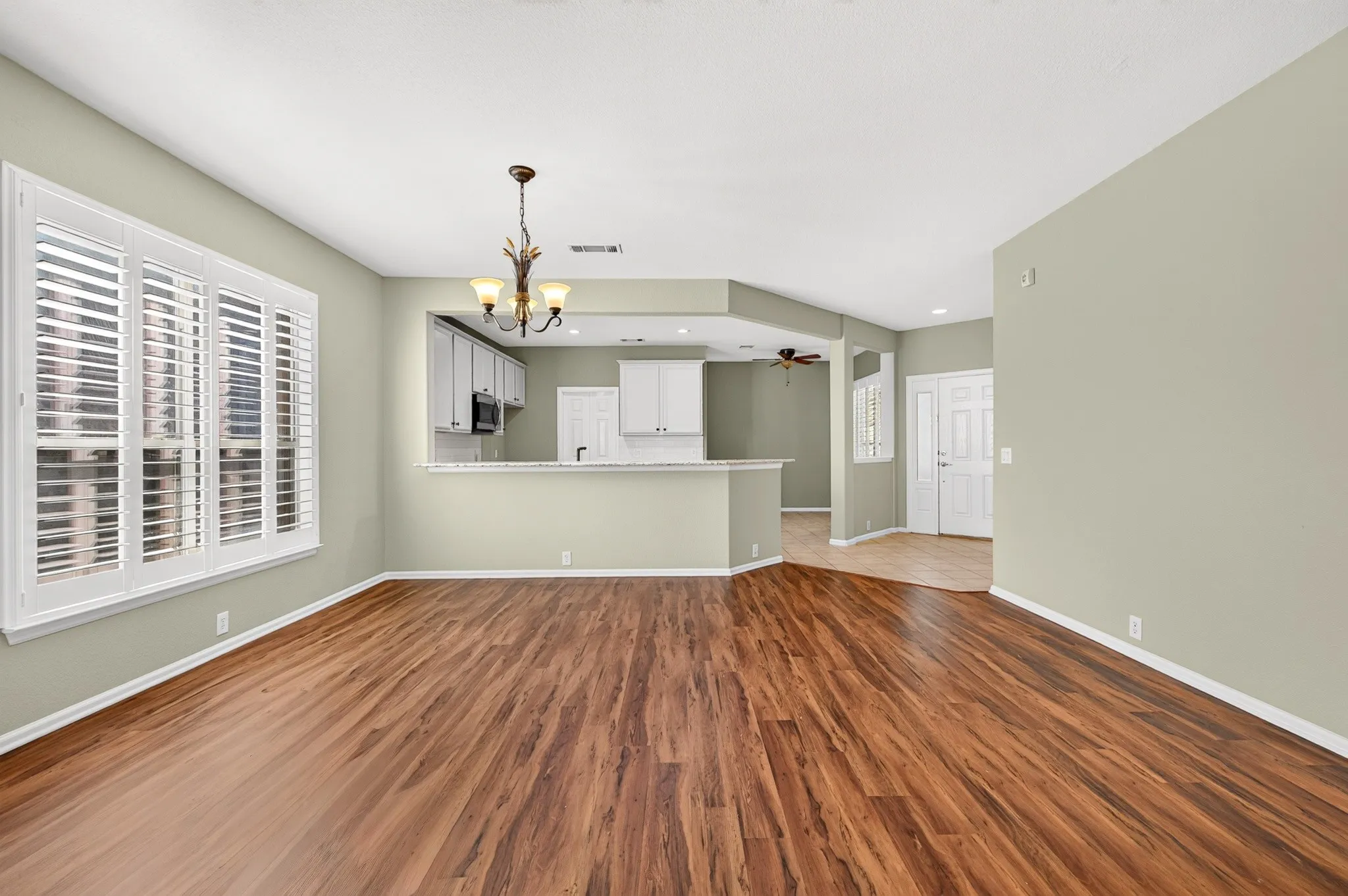 Single Family Residence For Sale in Denton County , 3805 Pineoak Lane, Denton, Texas 76210, 2 Bedroom, 2 Bathroom, 2 Garage spaces, 1,757 Sqft, built in 2007, mls#21408817, Real Estate Agent in Denton, Homes For Sale in Denton county, Homes For Sale in Denton, Realtor in Denton Texas, Real Estate Brokerage Independent Realty Texas, Luminita Cordes Realtor