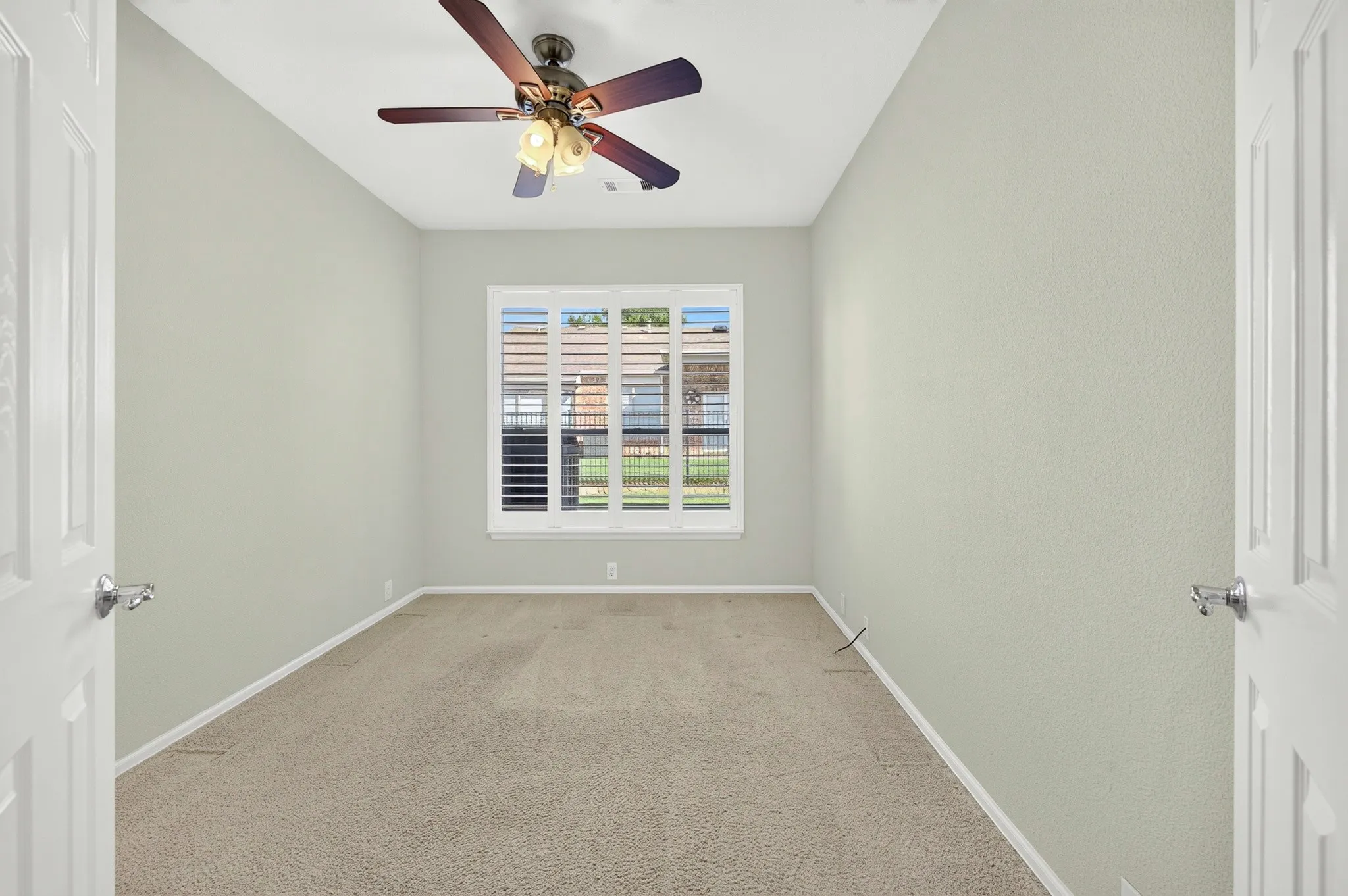 Single Family Residence For Sale in Denton County , 3805 Pineoak Lane, Denton, Texas 76210, 2 Bedroom, 2 Bathroom, 2 Garage spaces, 1,757 Sqft, built in 2007, mls#21408817, Real Estate Agent in Denton, Homes For Sale in Denton county, Homes For Sale in Denton, Realtor in Denton Texas, Real Estate Brokerage Independent Realty Texas, Luminita Cordes Realtor