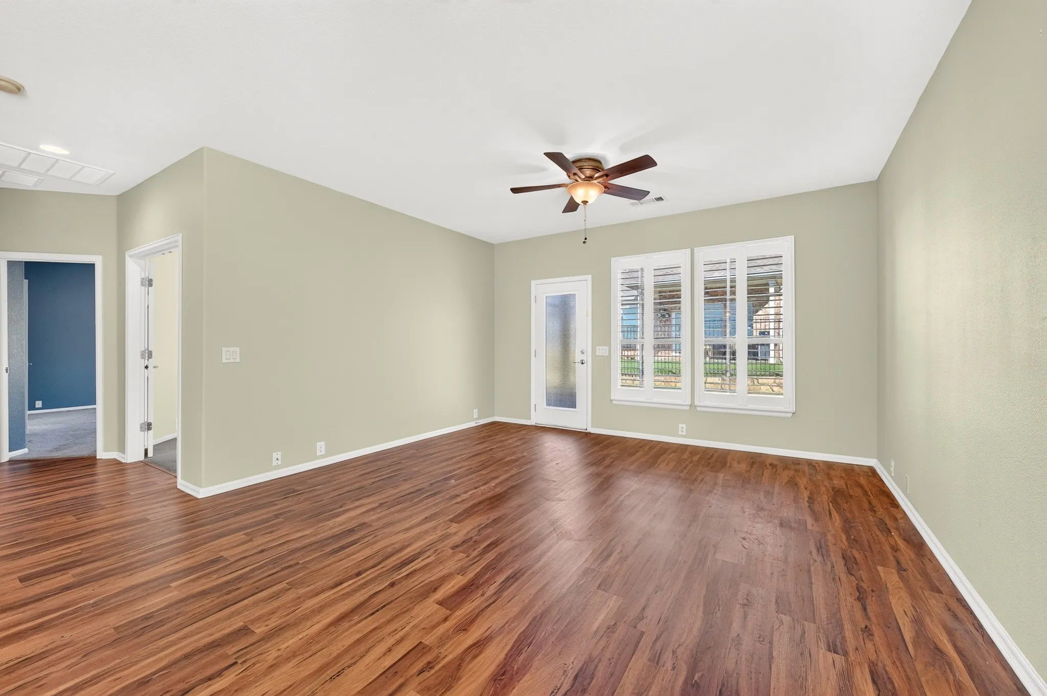 Single Family Residence For Sale in Denton County , 3805 Pineoak Lane, Denton, Texas 76210, 2 Bedroom, 2 Bathroom, 2 Garage spaces, 1,757 Sqft, built in 2007, mls#21408817, Real Estate Agent in Denton, Homes For Sale in Denton county, Homes For Sale in Denton, Realtor in Denton Texas, Real Estate Brokerage Independent Realty Texas, Luminita Cordes Realtor