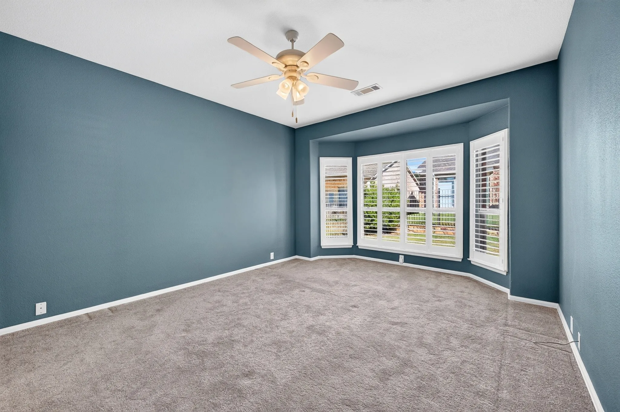 Single Family Residence For Sale in Denton County , 3805 Pineoak Lane, Denton, Texas 76210, 2 Bedroom, 2 Bathroom, 2 Garage spaces, 1,757 Sqft, built in 2007, mls#21408817, Real Estate Agent in Denton, Homes For Sale in Denton county, Homes For Sale in Denton, Realtor in Denton Texas, Real Estate Brokerage Independent Realty Texas, Luminita Cordes Realtor