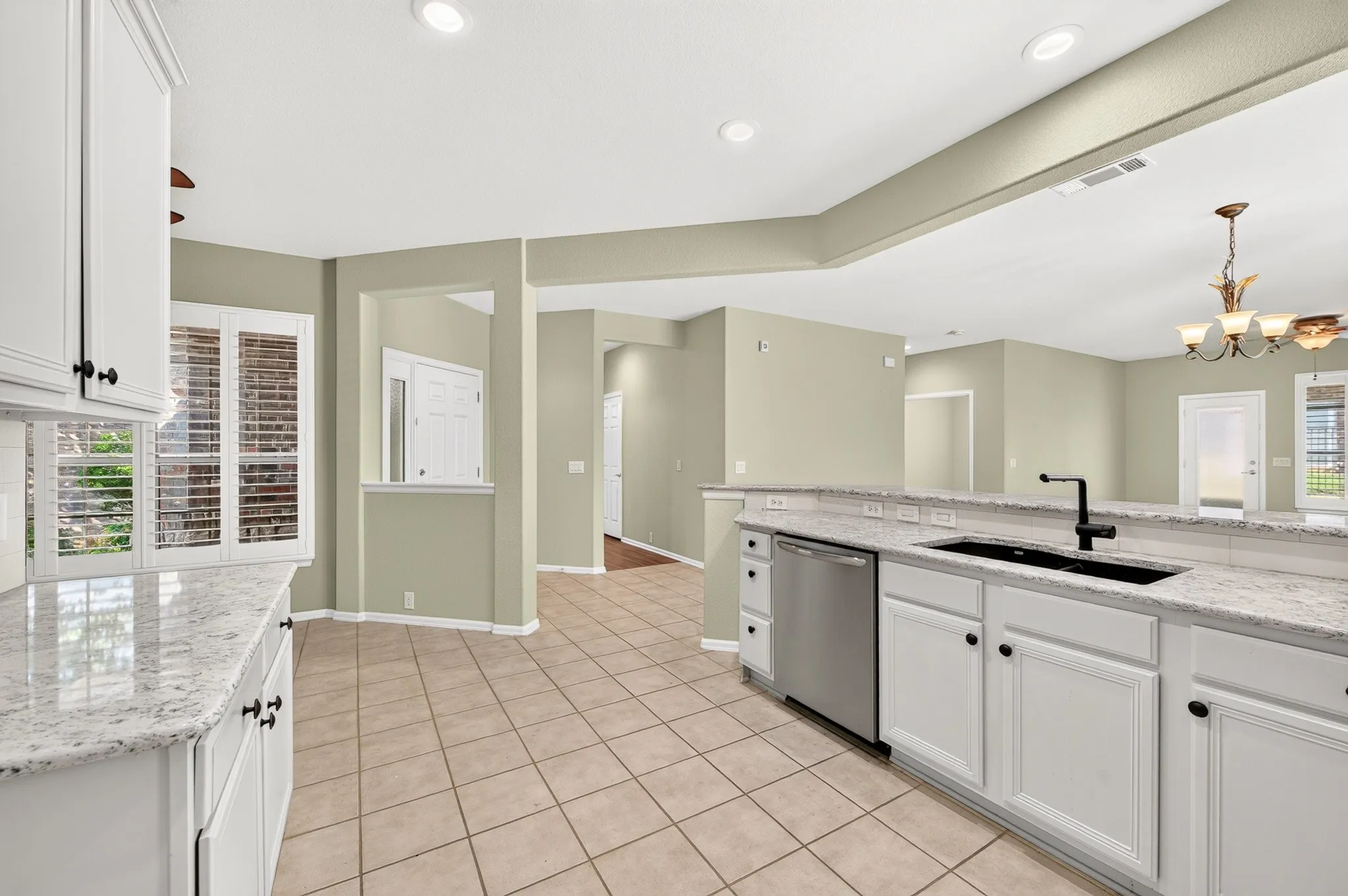 Single Family Residence For Sale in Denton County , 3805 Pineoak Lane, Denton, Texas 76210, 2 Bedroom, 2 Bathroom, 2 Garage spaces, 1,757 Sqft, built in 2007, mls#21408817, Real Estate Agent in Denton, Homes For Sale in Denton county, Homes For Sale in Denton, Realtor in Denton Texas, Real Estate Brokerage Independent Realty Texas, Luminita Cordes Realtor