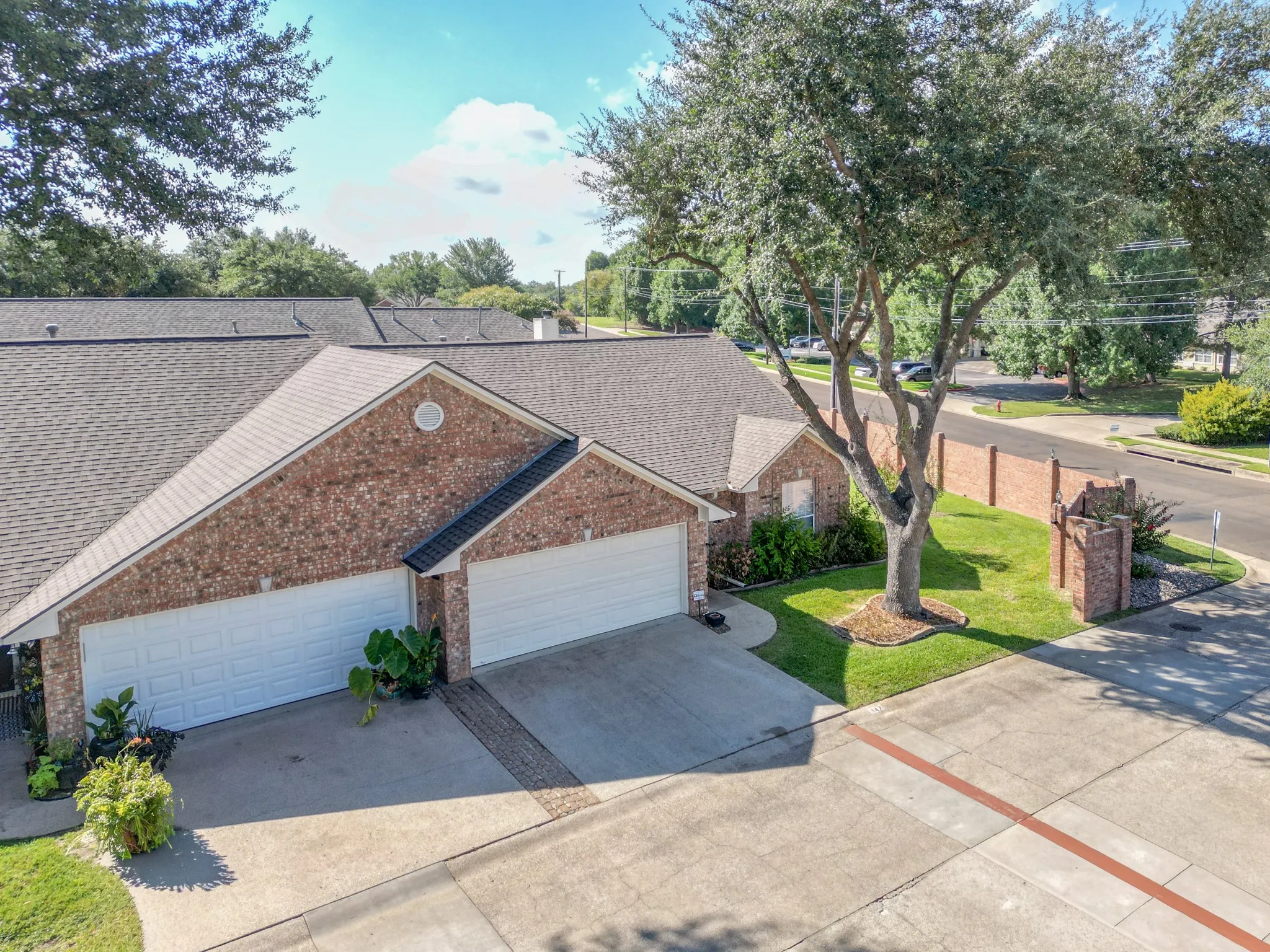Condominium For Sale in Smith County , 1202 Rice Road 147, Tyler, Texas 75703, 2 Bedroom, 2 Bathroom, 2 Garage spaces, 1,298 Sqft, built in 1996, mls#21409044, Real Estate Agent in Tyler, Homes For Sale in Smith county, Homes For Sale in Tyler, Realtor in Tyler Texas, Real Estate Brokerage Independent Realty Texas, Luminita Cordes Realtor