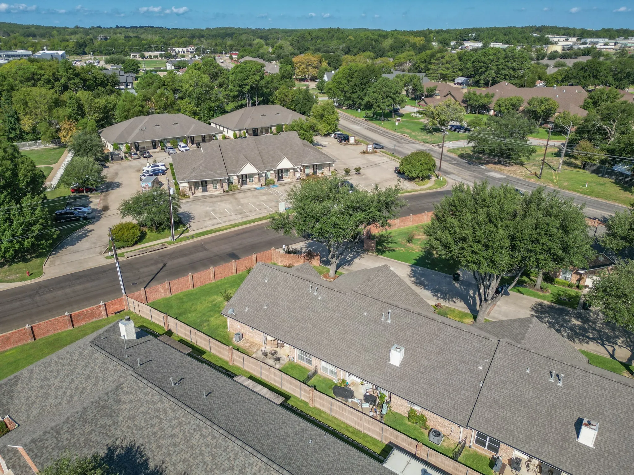 Condominium For Sale in Smith County , 1202 Rice Road 147, Tyler, Texas 75703, 2 Bedroom, 2 Bathroom, 2 Garage spaces, 1,298 Sqft, built in 1996, mls#21409044, Real Estate Agent in Tyler, Homes For Sale in Smith county, Homes For Sale in Tyler, Realtor in Tyler Texas, Real Estate Brokerage Independent Realty Texas, Luminita Cordes Realtor
