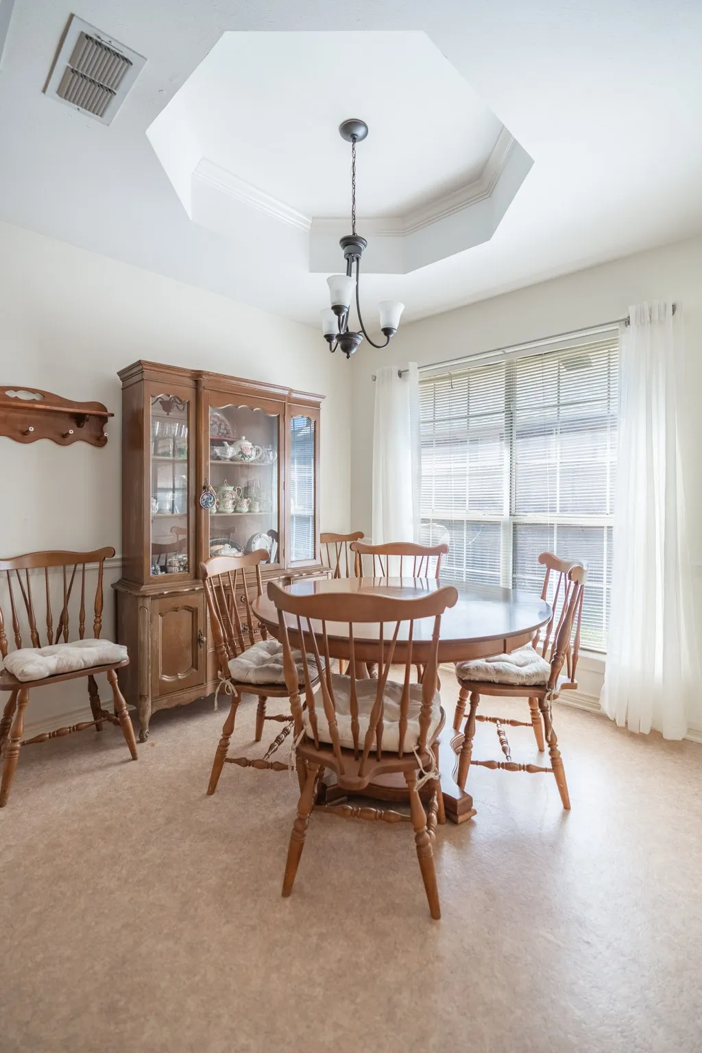 Condominium For Sale in Smith County , 1202 Rice Road 147, Tyler, Texas 75703, 2 Bedroom, 2 Bathroom, 2 Garage spaces, 1,298 Sqft, built in 1996, mls#21409044, Real Estate Agent in Tyler, Homes For Sale in Smith county, Homes For Sale in Tyler, Realtor in Tyler Texas, Real Estate Brokerage Independent Realty Texas, Luminita Cordes Realtor