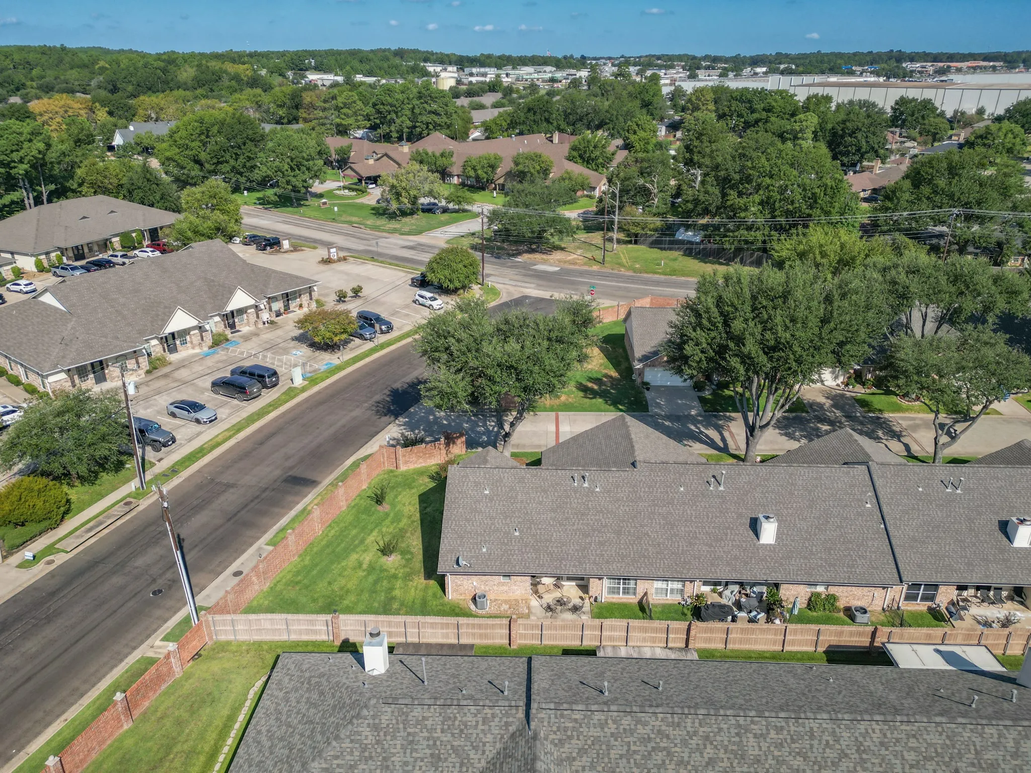 Condominium For Sale in Smith County , 1202 Rice Road 147, Tyler, Texas 75703, 2 Bedroom, 2 Bathroom, 2 Garage spaces, 1,298 Sqft, built in 1996, mls#21409044, Real Estate Agent in Tyler, Homes For Sale in Smith county, Homes For Sale in Tyler, Realtor in Tyler Texas, Real Estate Brokerage Independent Realty Texas, Luminita Cordes Realtor