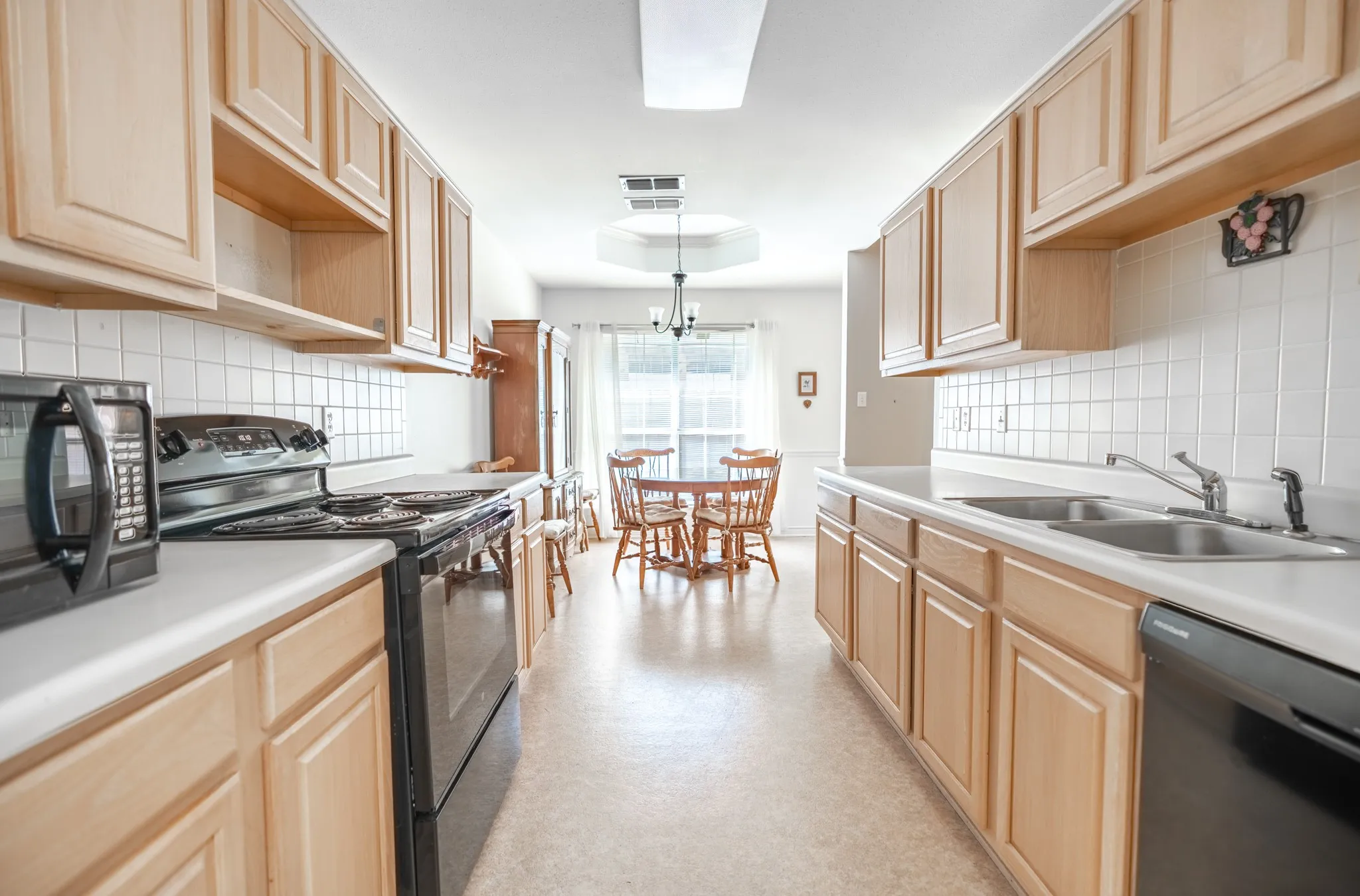 Condominium For Sale in Smith County , 1202 Rice Road 147, Tyler, Texas 75703, 2 Bedroom, 2 Bathroom, 2 Garage spaces, 1,298 Sqft, built in 1996, mls#21409044, Real Estate Agent in Tyler, Homes For Sale in Smith county, Homes For Sale in Tyler, Realtor in Tyler Texas, Real Estate Brokerage Independent Realty Texas, Luminita Cordes Realtor