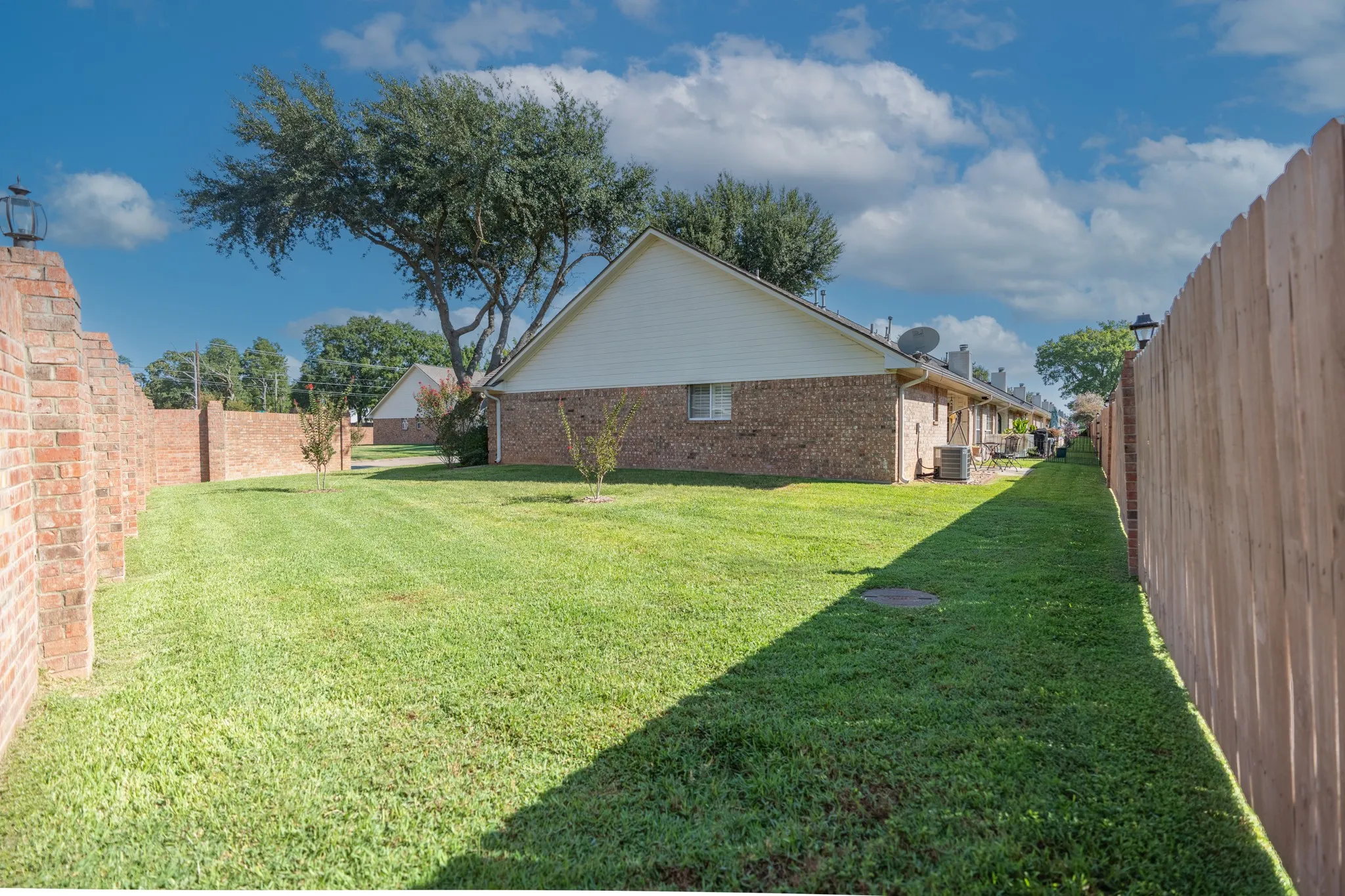 Condominium For Sale in Smith County , 1202 Rice Road 147, Tyler, Texas 75703, 2 Bedroom, 2 Bathroom, 2 Garage spaces, 1,298 Sqft, built in 1996, mls#21409044, Real Estate Agent in Tyler, Homes For Sale in Smith county, Homes For Sale in Tyler, Realtor in Tyler Texas, Real Estate Brokerage Independent Realty Texas, Luminita Cordes Realtor