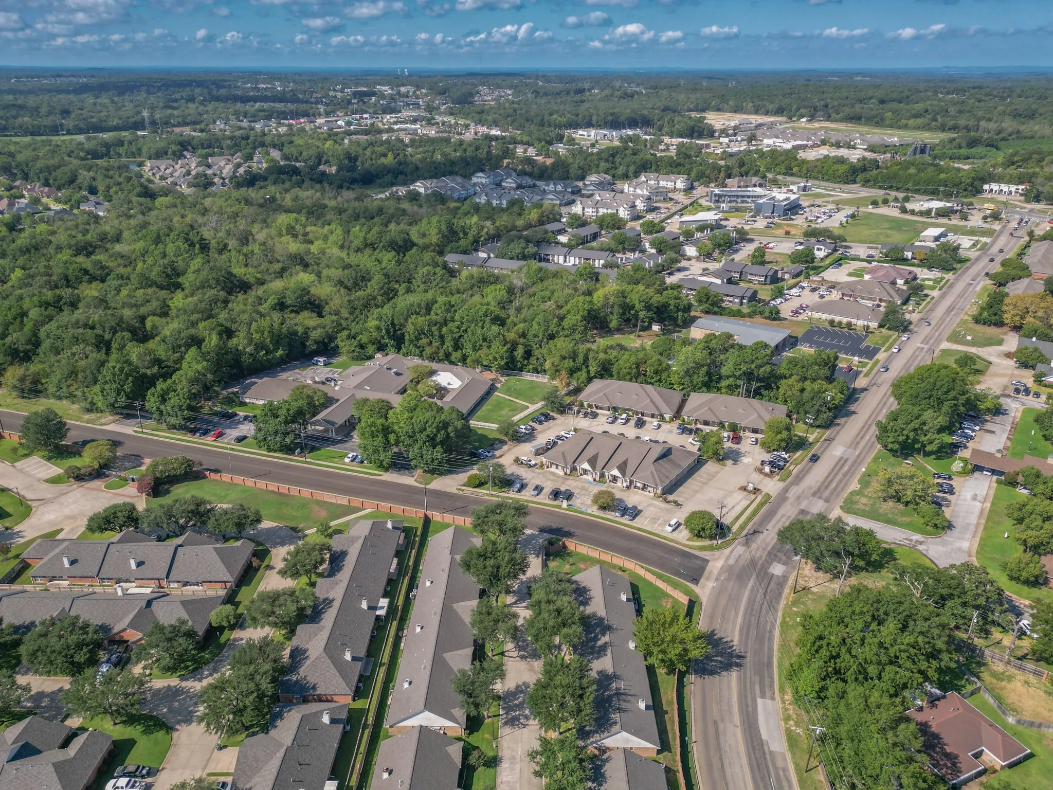 Condominium For Sale in Smith County , 1202 Rice Road 147, Tyler, Texas 75703, 2 Bedroom, 2 Bathroom, 2 Garage spaces, 1,298 Sqft, built in 1996, mls#21409044, Real Estate Agent in Tyler, Homes For Sale in Smith county, Homes For Sale in Tyler, Realtor in Tyler Texas, Real Estate Brokerage Independent Realty Texas, Luminita Cordes Realtor