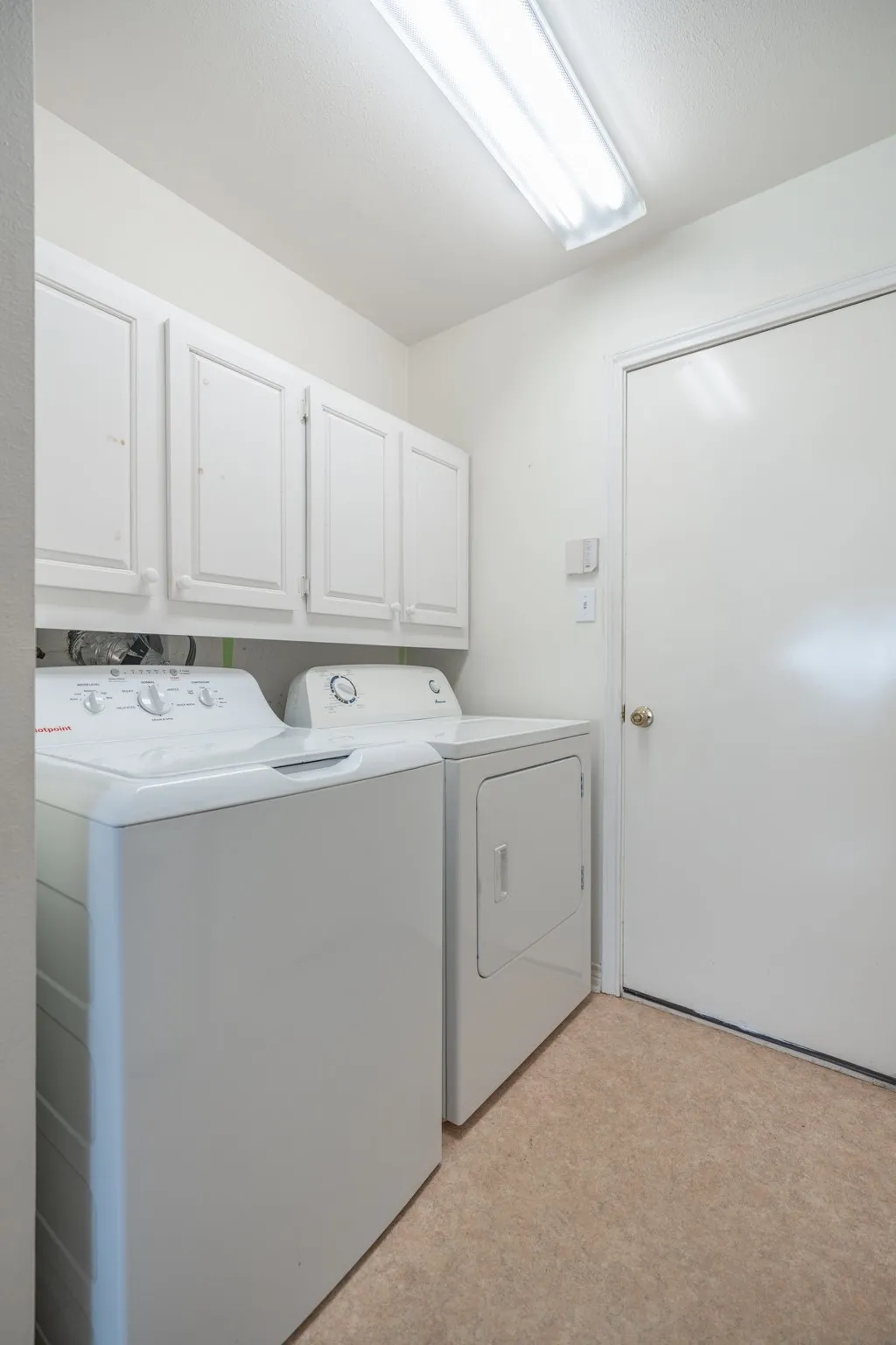 Condominium For Sale in Smith County , 1202 Rice Road 147, Tyler, Texas 75703, 2 Bedroom, 2 Bathroom, 2 Garage spaces, 1,298 Sqft, built in 1996, mls#21409044, Real Estate Agent in Tyler, Homes For Sale in Smith county, Homes For Sale in Tyler, Realtor in Tyler Texas, Real Estate Brokerage Independent Realty Texas, Luminita Cordes Realtor