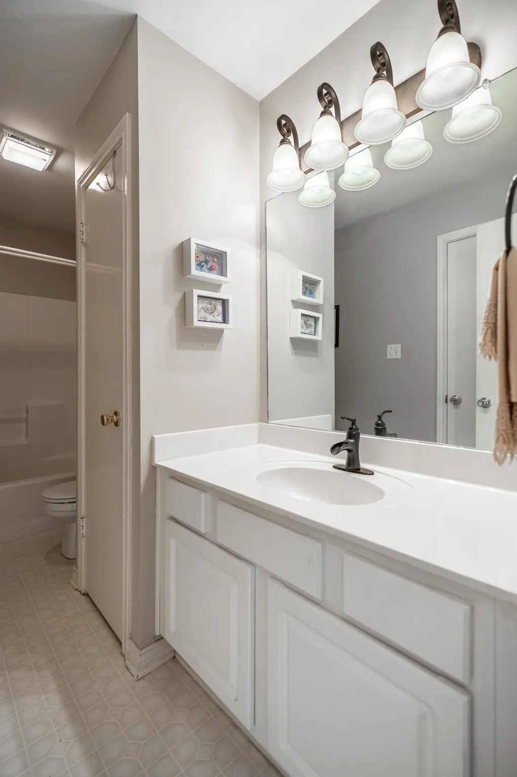Condominium For Sale in Smith County , 1202 Rice Road 147, Tyler, Texas 75703, 2 Bedroom, 2 Bathroom, 2 Garage spaces, 1,298 Sqft, built in 1996, mls#21409044, Real Estate Agent in Tyler, Homes For Sale in Smith county, Homes For Sale in Tyler, Realtor in Tyler Texas, Real Estate Brokerage Independent Realty Texas, Luminita Cordes Realtor