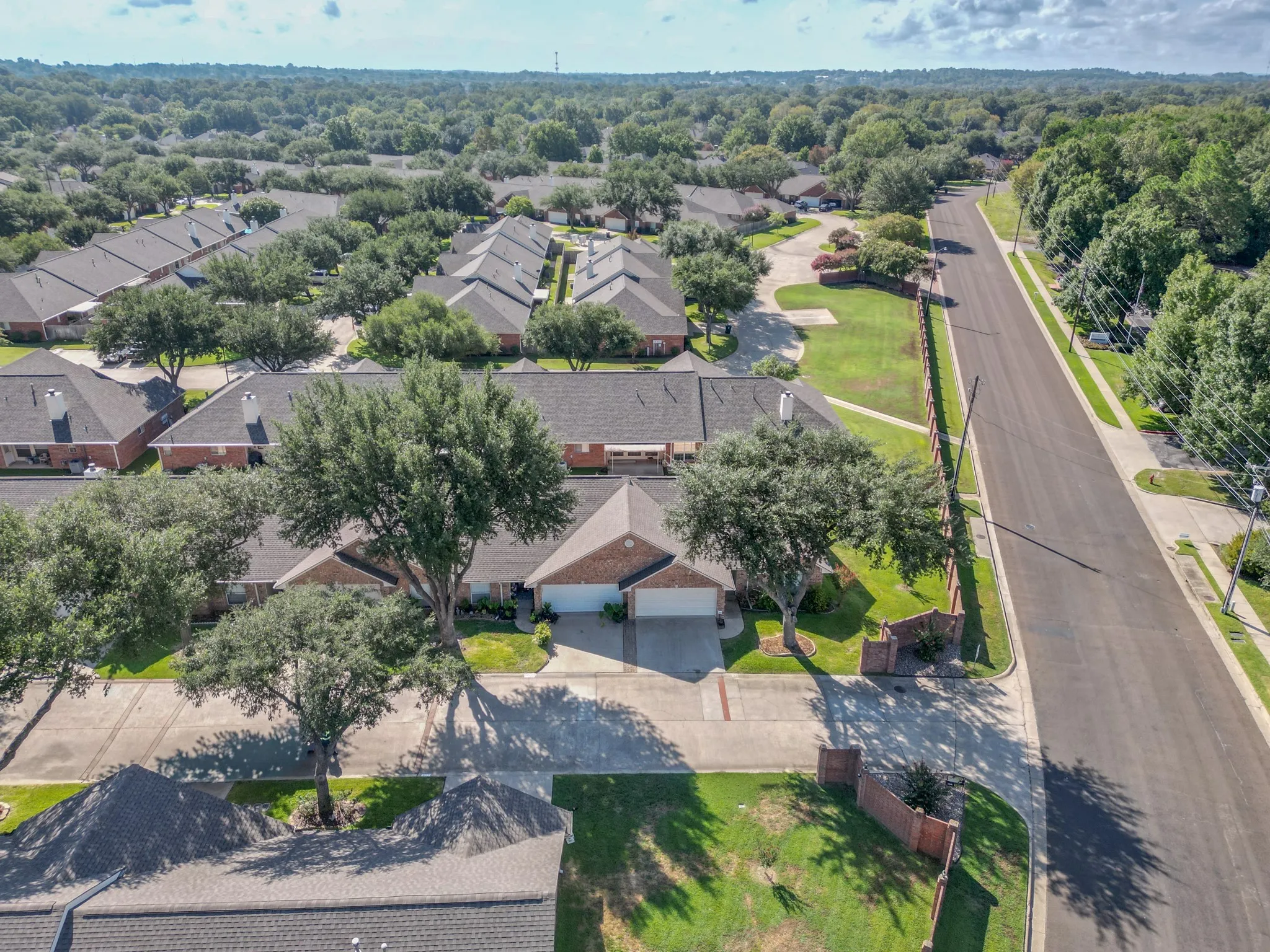 Condominium For Sale in Smith County , 1202 Rice Road 147, Tyler, Texas 75703, 2 Bedroom, 2 Bathroom, 2 Garage spaces, 1,298 Sqft, built in 1996, mls#21409044, Real Estate Agent in Tyler, Homes For Sale in Smith county, Homes For Sale in Tyler, Realtor in Tyler Texas, Real Estate Brokerage Independent Realty Texas, Luminita Cordes Realtor