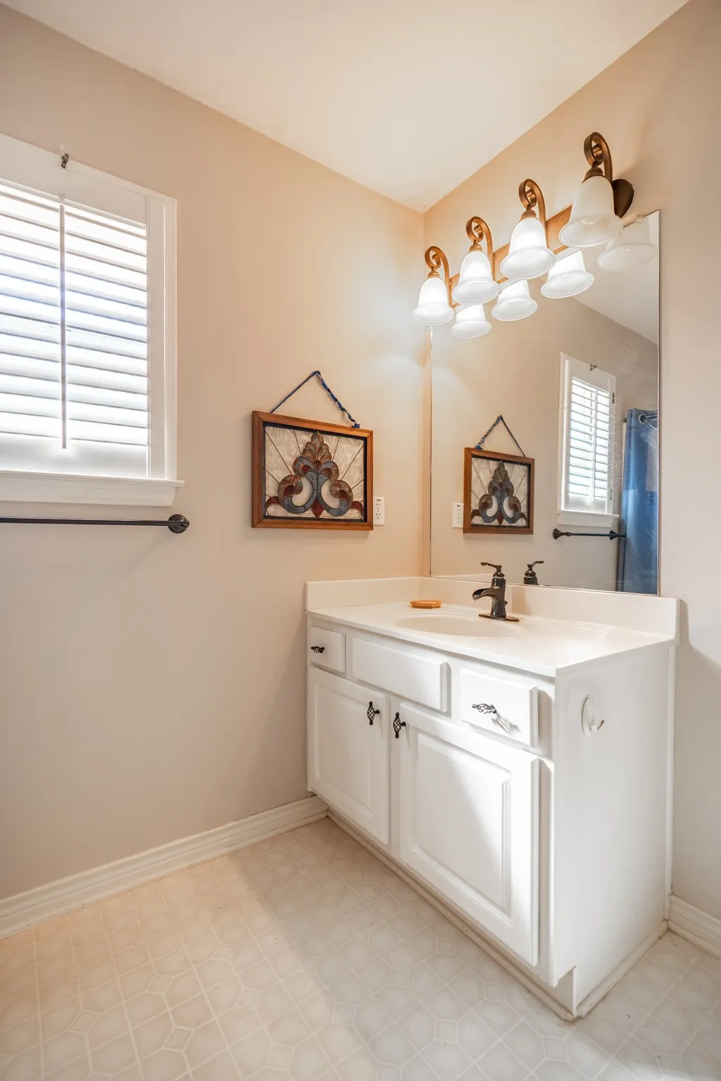 Condominium For Sale in Smith County , 1202 Rice Road 147, Tyler, Texas 75703, 2 Bedroom, 2 Bathroom, 2 Garage spaces, 1,298 Sqft, built in 1996, mls#21409044, Real Estate Agent in Tyler, Homes For Sale in Smith county, Homes For Sale in Tyler, Realtor in Tyler Texas, Real Estate Brokerage Independent Realty Texas, Luminita Cordes Realtor