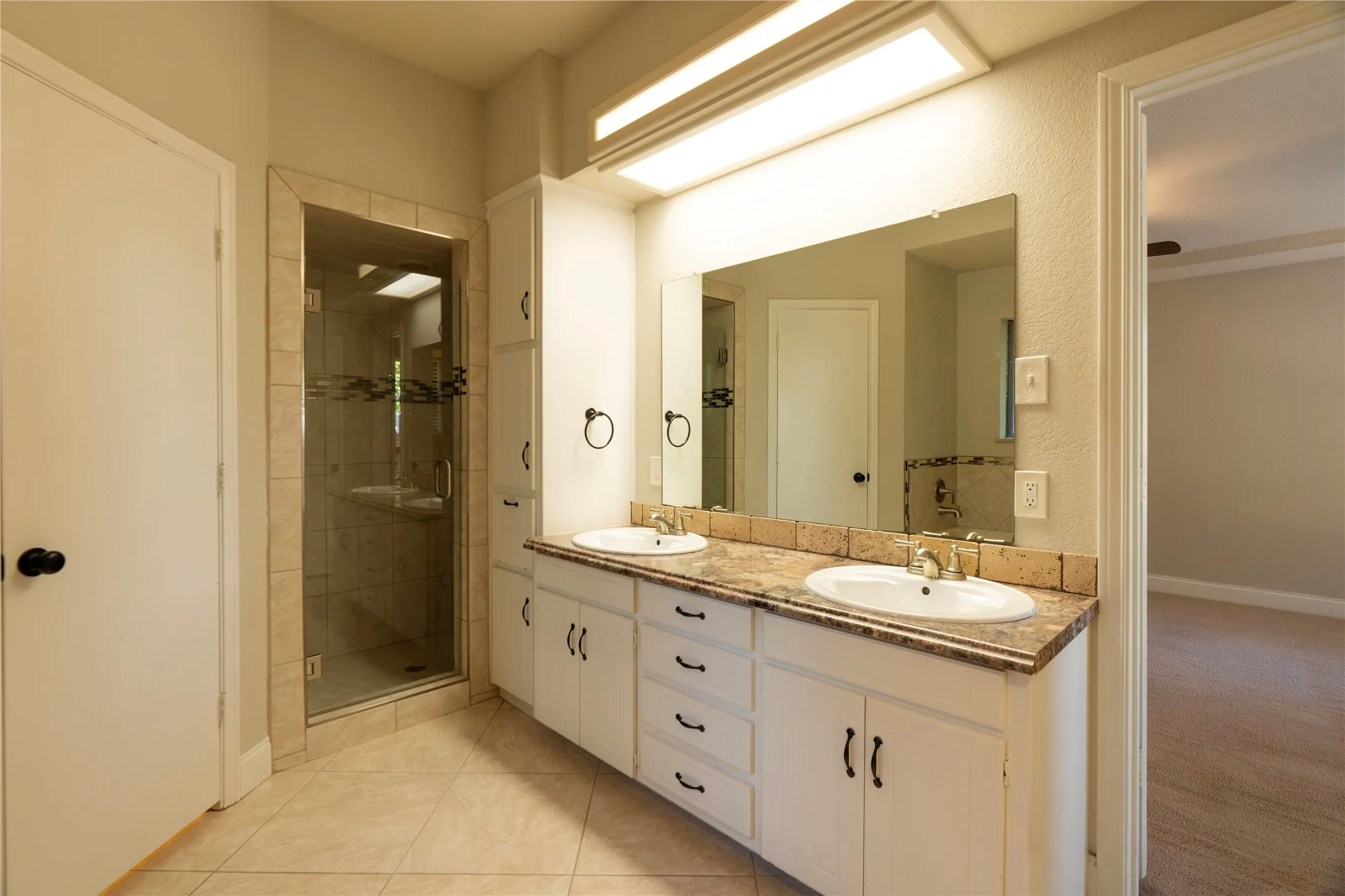 Single Family Residence For Rent in Tarrant County , 2617 Nantucket Court, Bedford, Texas 76022, 3 Bedroom, 2 Bathroom, 2 Garage spaces, 1,630 Sqft, built in 1984, mls#21409028, Real Estate Agent in Bedford, Homes For Rent in Tarrant county, Homes For Rent in Bedford, Realtor in Bedford Texas, Real Estate Brokerage Independent Realty Texas, Luminita Cordes Realtor