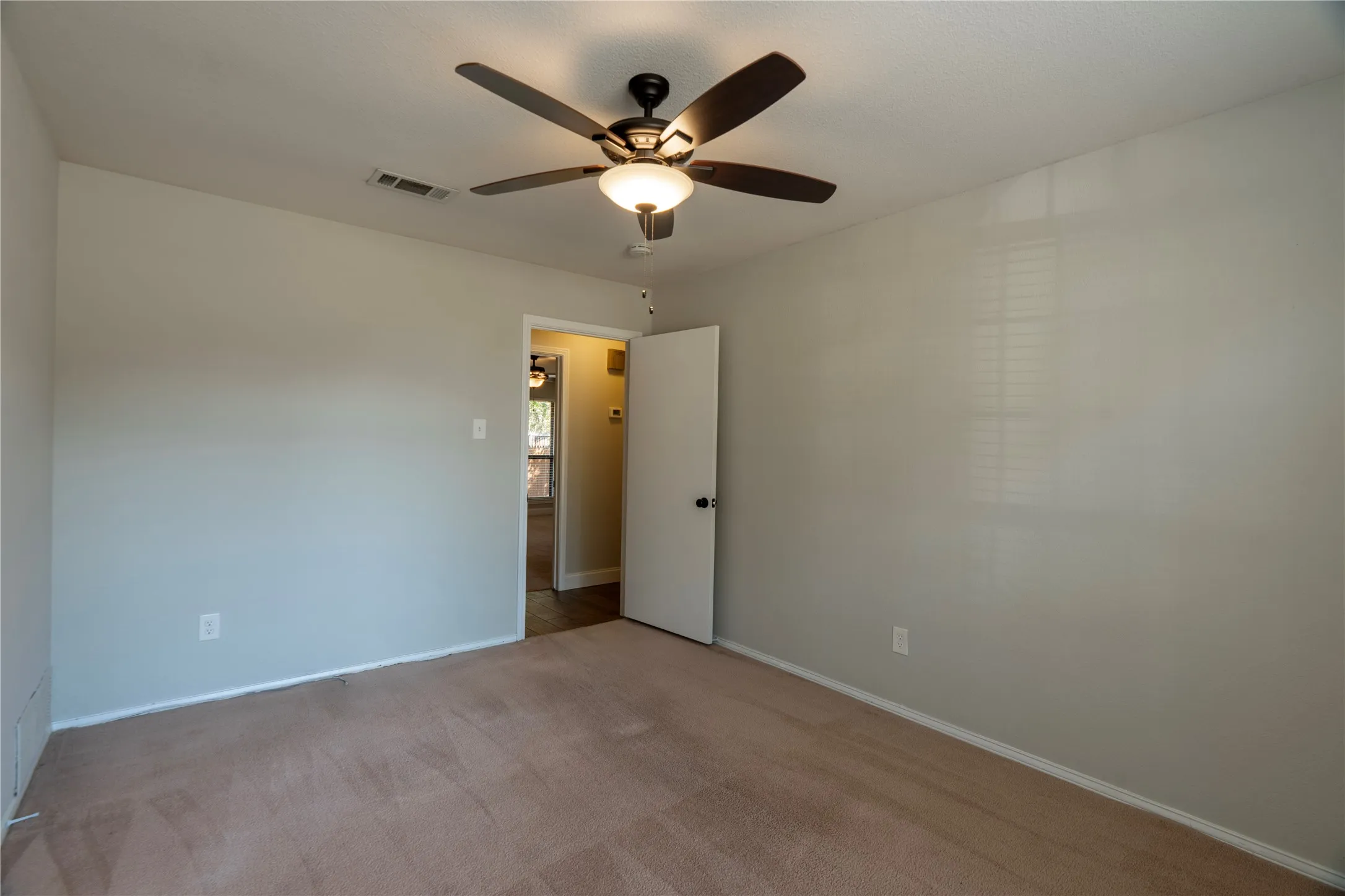 Single Family Residence For Rent in Tarrant County , 2617 Nantucket Court, Bedford, Texas 76022, 3 Bedroom, 2 Bathroom, 2 Garage spaces, 1,630 Sqft, built in 1984, mls#21409028, Real Estate Agent in Bedford, Homes For Rent in Tarrant county, Homes For Rent in Bedford, Realtor in Bedford Texas, Real Estate Brokerage Independent Realty Texas, Luminita Cordes Realtor