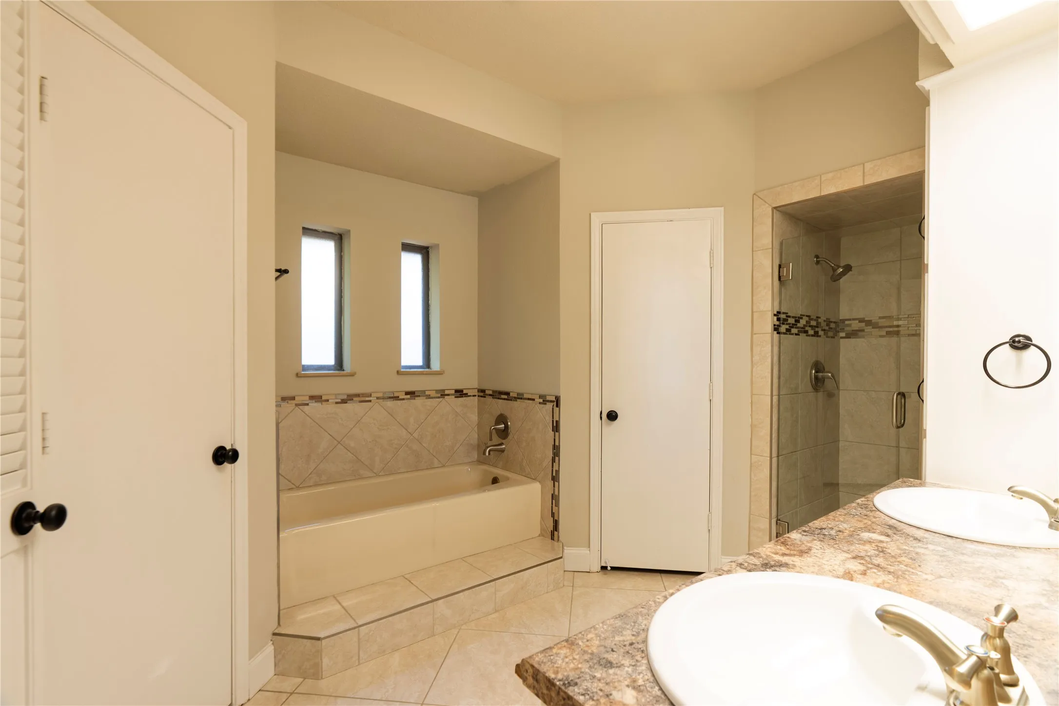 Separate tub and walk in shower - two seperate closets