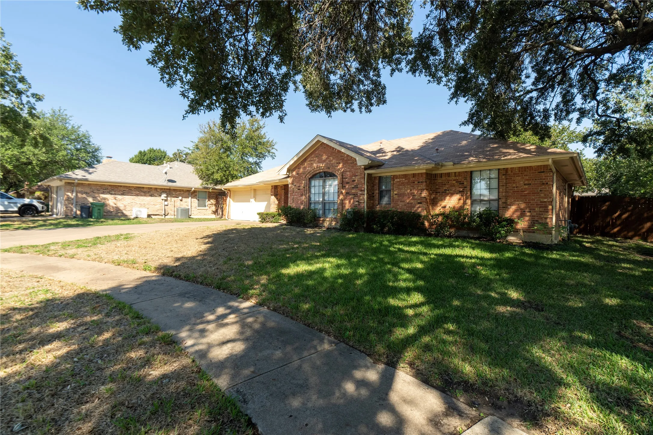 Single Family Residence For Rent in Tarrant County , 2617 Nantucket Court, Bedford, Texas 76022, 3 Bedroom, 2 Bathroom, 2 Garage spaces, 1,630 Sqft, built in 1984, mls#21409028, Real Estate Agent in Bedford, Homes For Rent in Tarrant county, Homes For Rent in Bedford, Realtor in Bedford Texas, Real Estate Brokerage Independent Realty Texas, Luminita Cordes Realtor